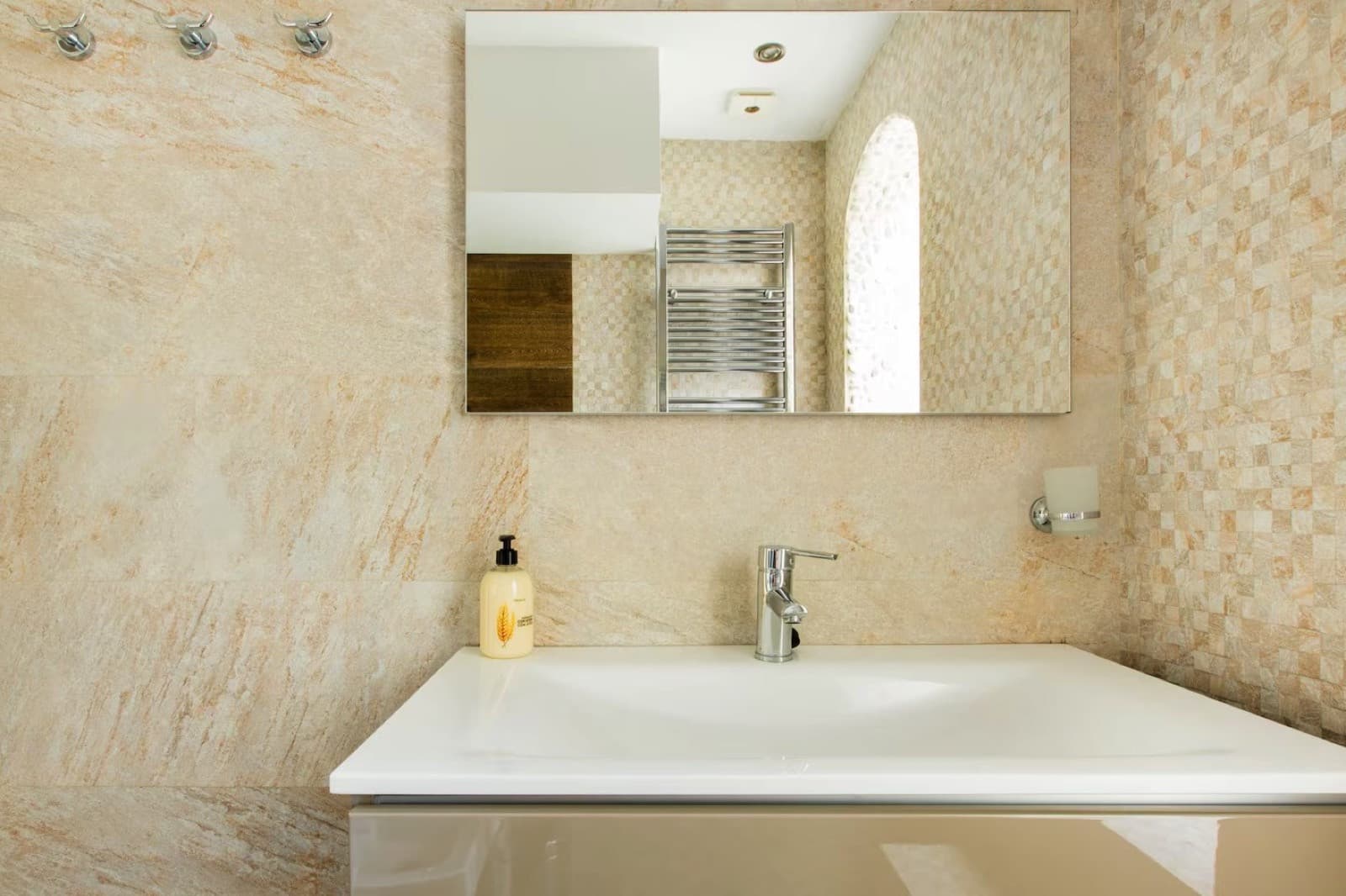 Stunning 5-Bedroom Townhouse in Altos del Rodeo