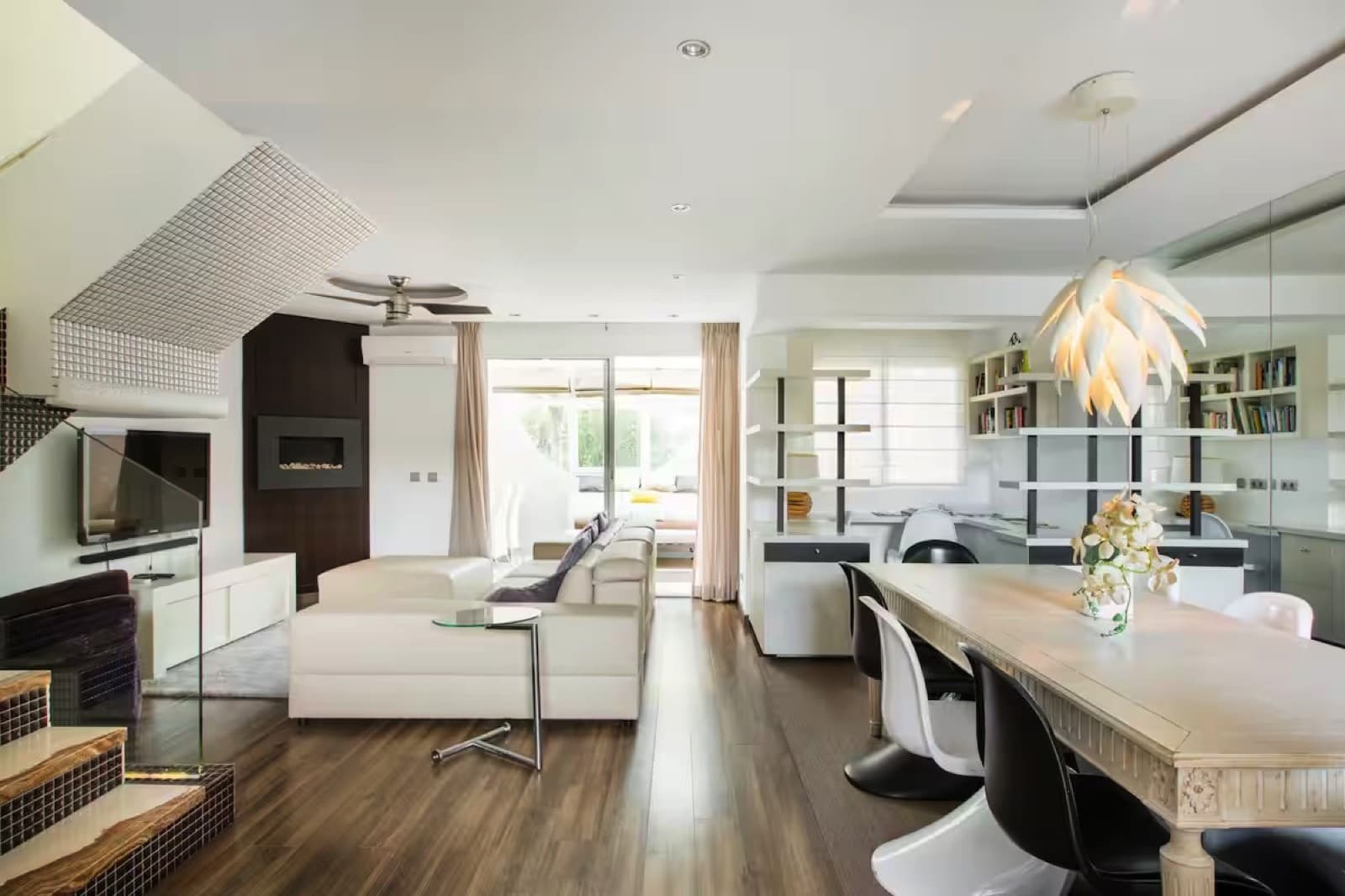Stunning 5-Bedroom Townhouse in Altos del Rodeo