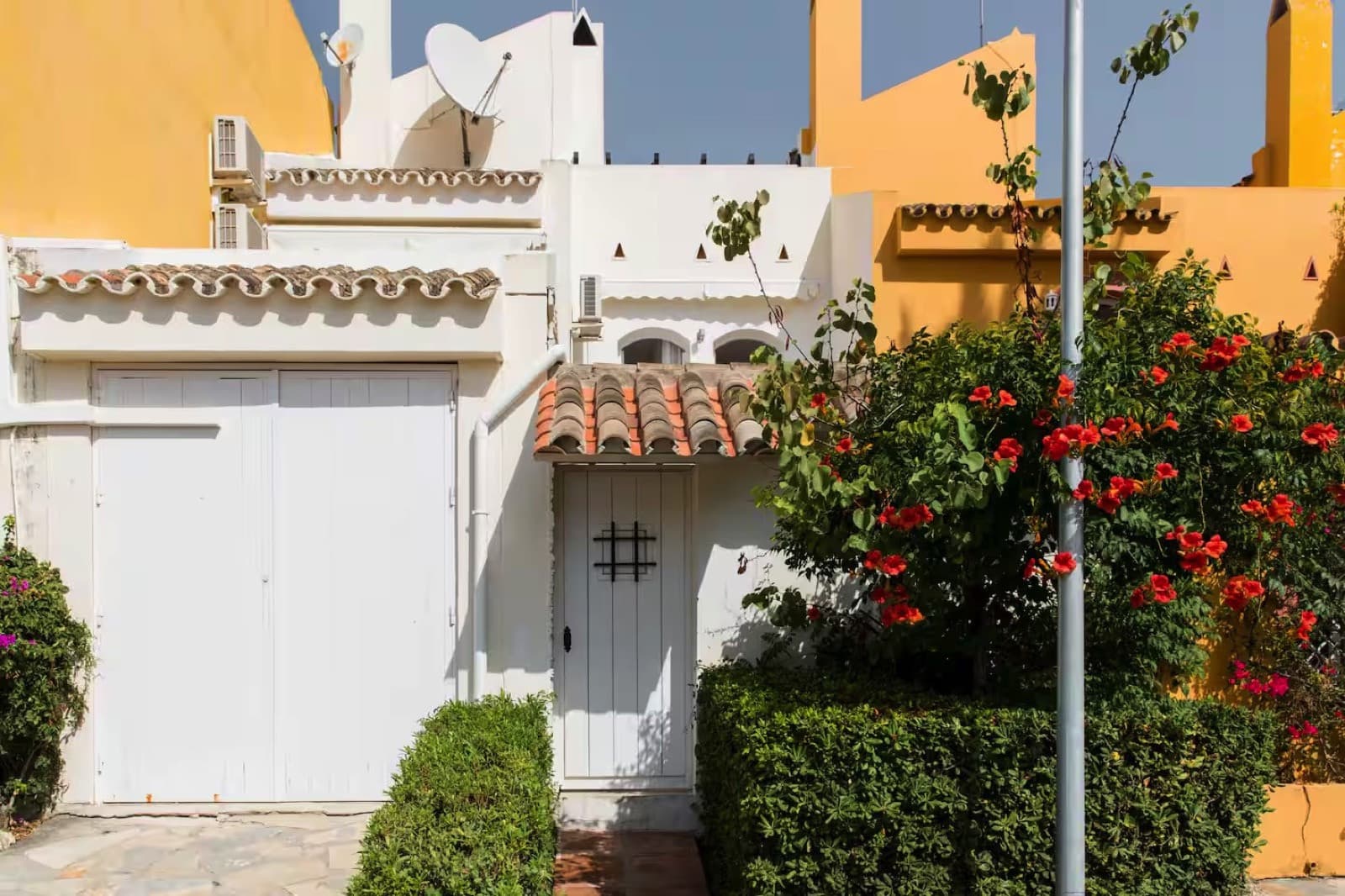 Stunning 5-Bedroom Townhouse in Altos del Rodeo
