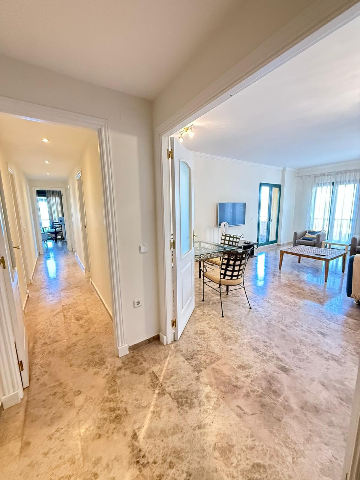 Immaculate Apartment in the Prestigious Los Almendros