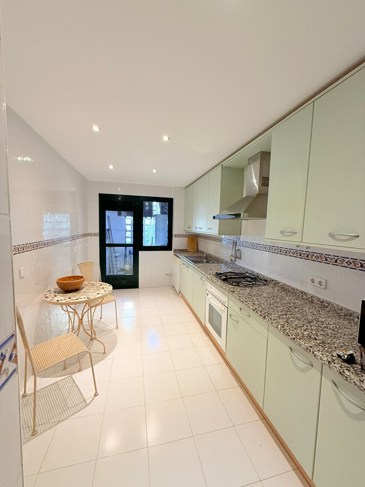 Immaculate Apartment in the Prestigious Los Almendros