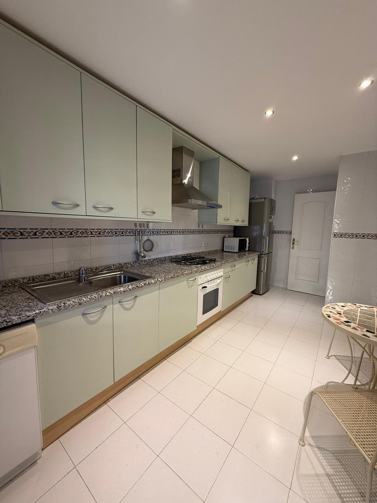 Immaculate Apartment in the Prestigious Los Almendros