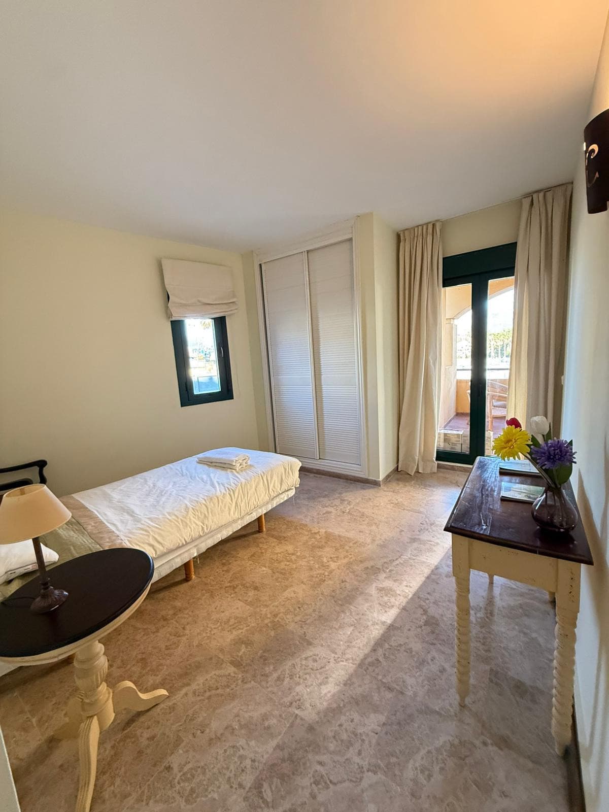Immaculate Apartment in the Prestigious Los Almendros