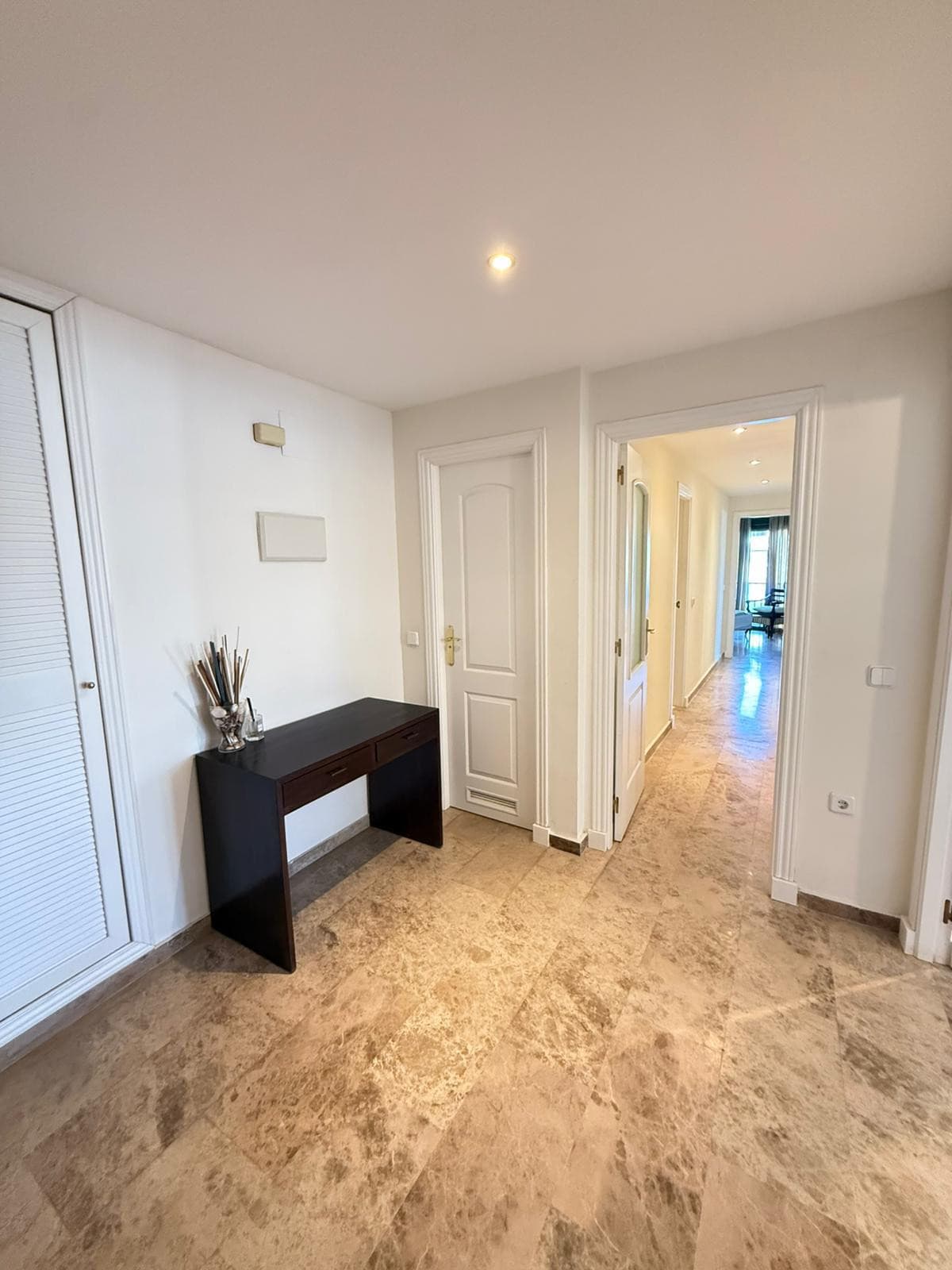 Immaculate Apartment in the Prestigious Los Almendros