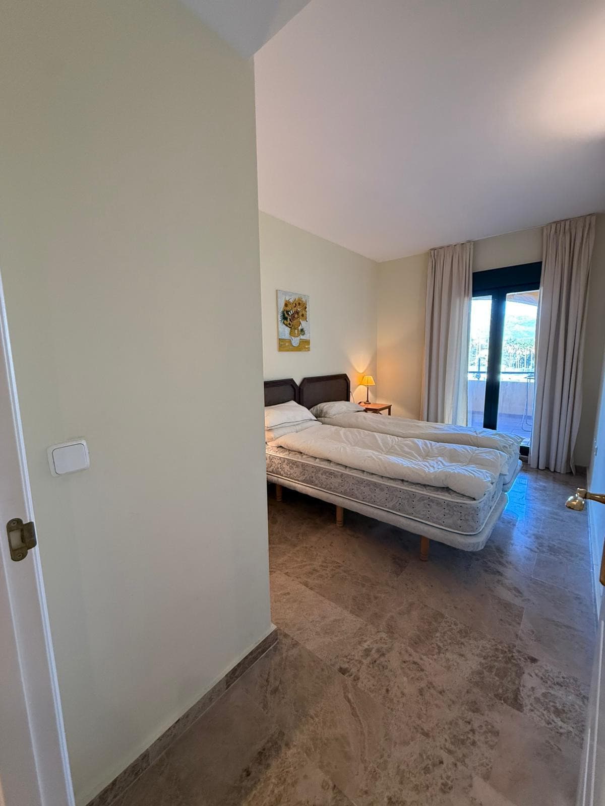 Immaculate Apartment in the Prestigious Los Almendros