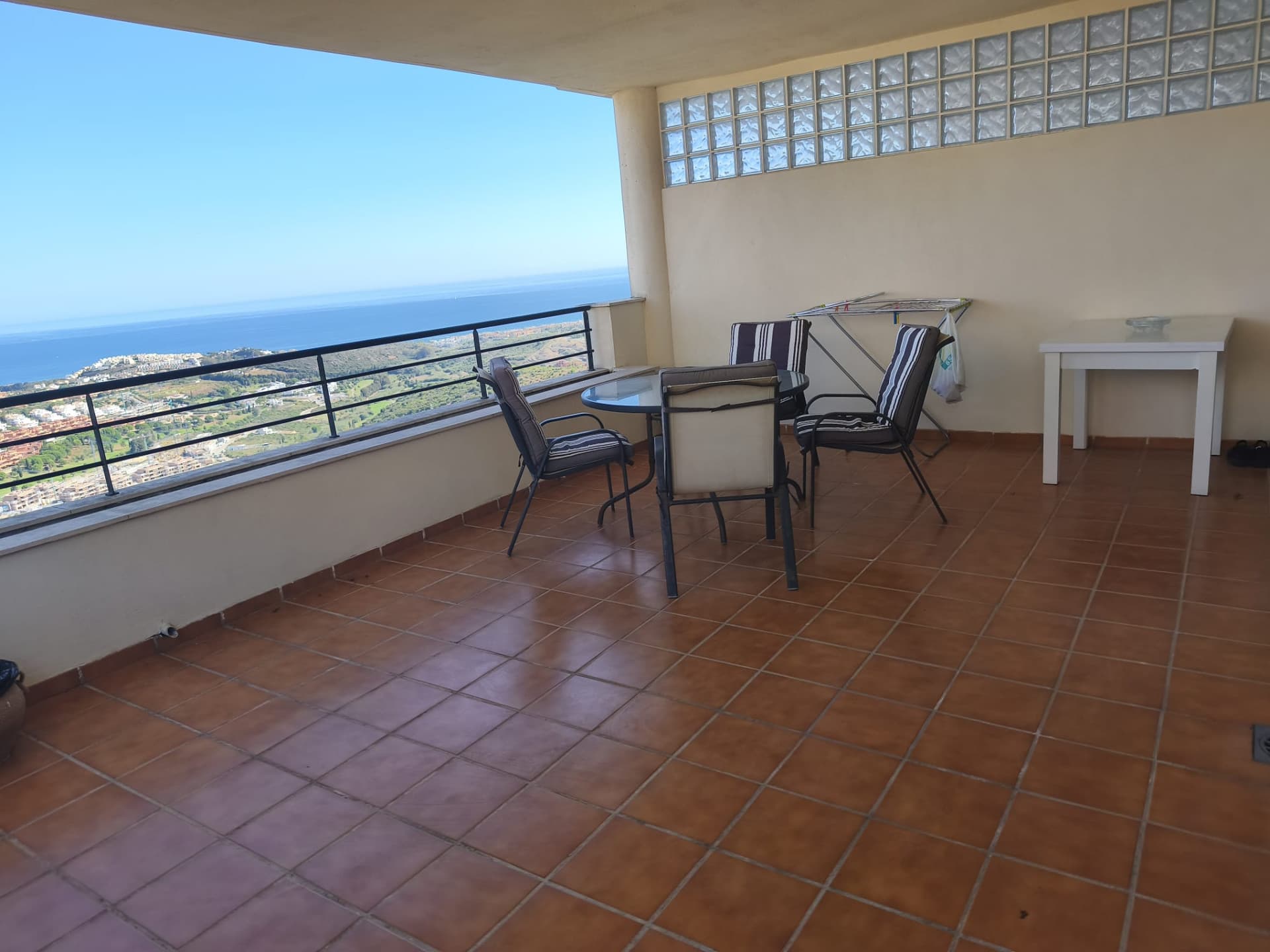 Charming Top-Floor Flat in Hacienda Casares