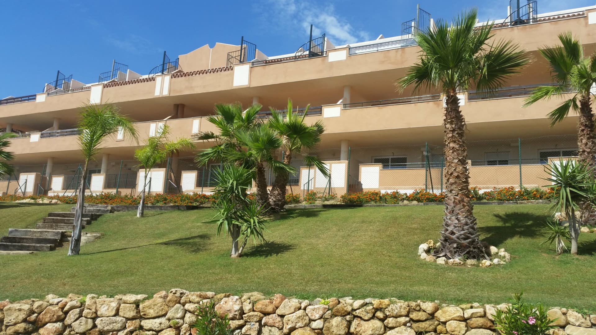 Charming Top-Floor Flat in Hacienda Casares