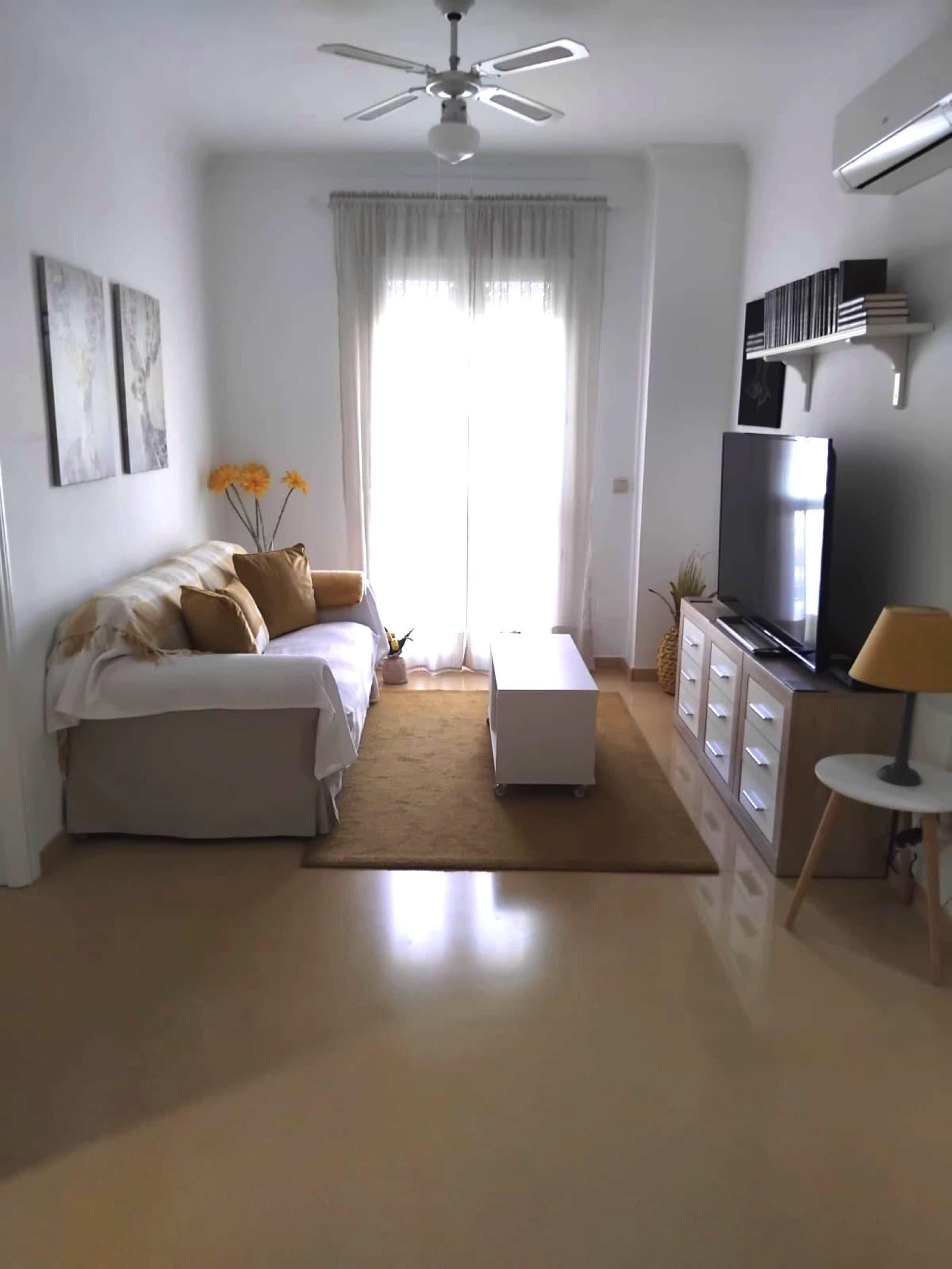 Charming first-floor apartment in the sought-after Urbanización Sabinillas Playa