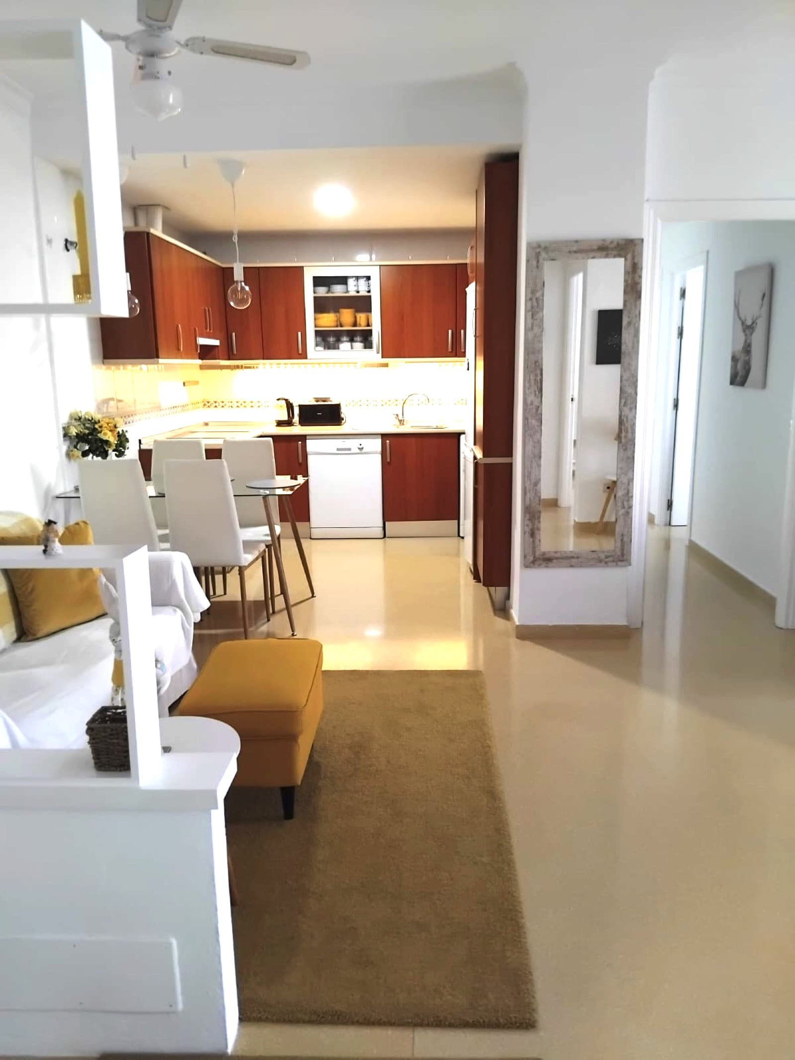 Charming first-floor apartment in the sought-after Urbanización Sabinillas Playa