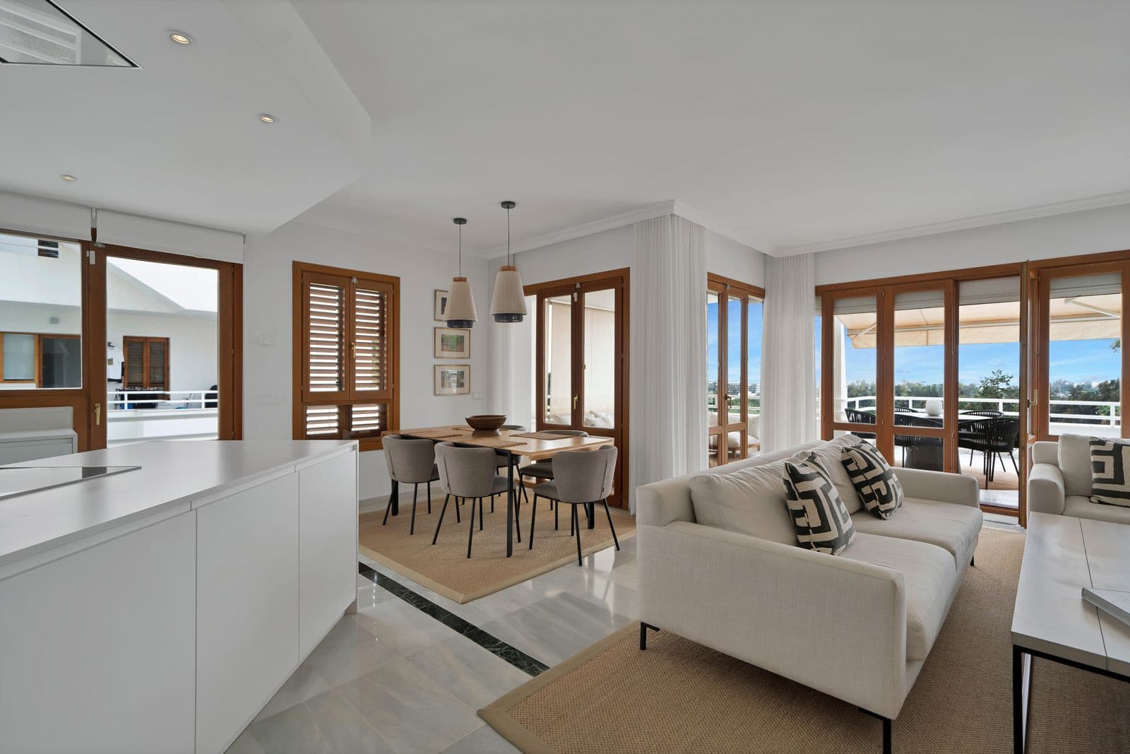 Recently renovated, west-facing middle-floor apartment within the exclusive gated community