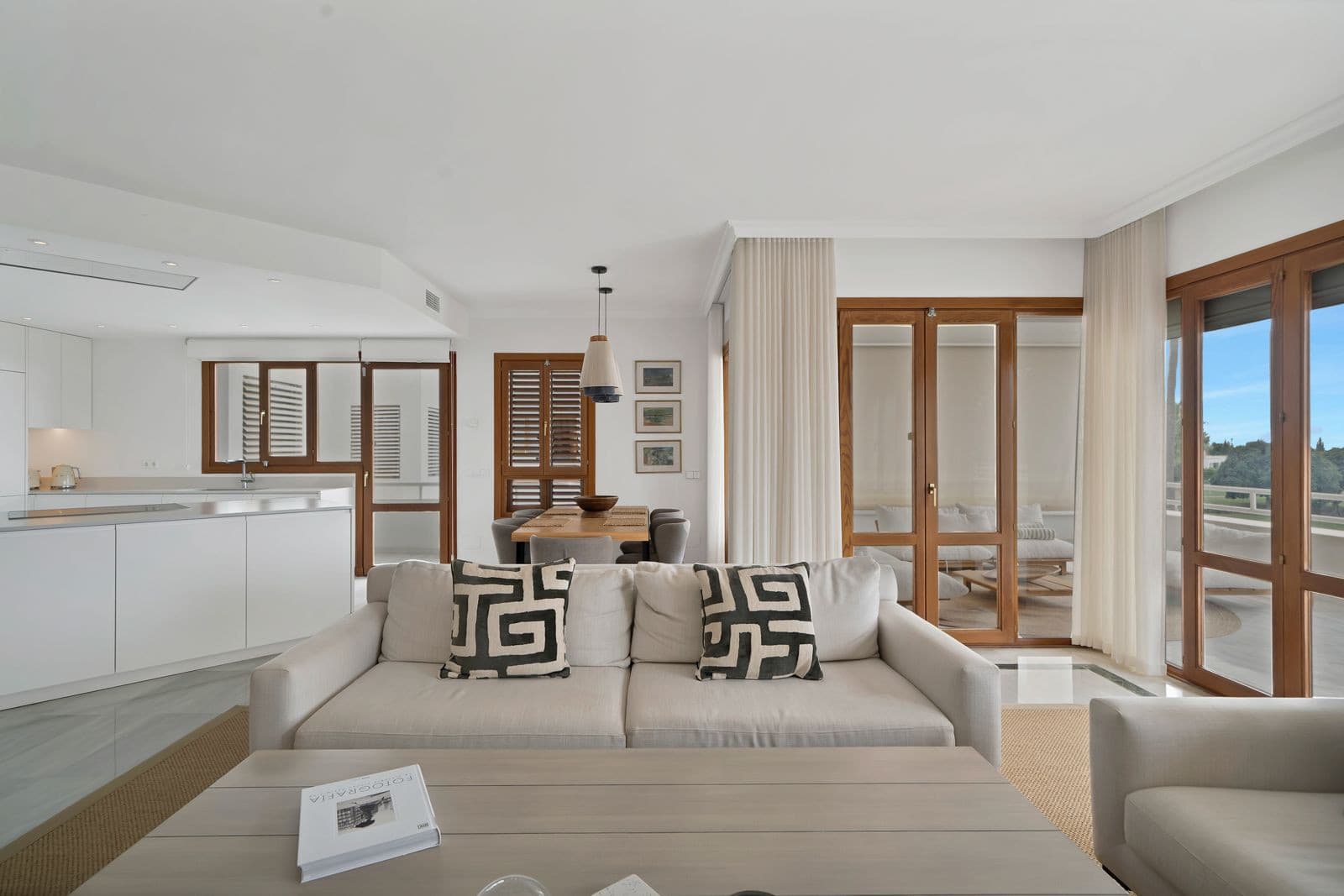 Recently renovated, west-facing middle-floor apartment within the exclusive gated community
