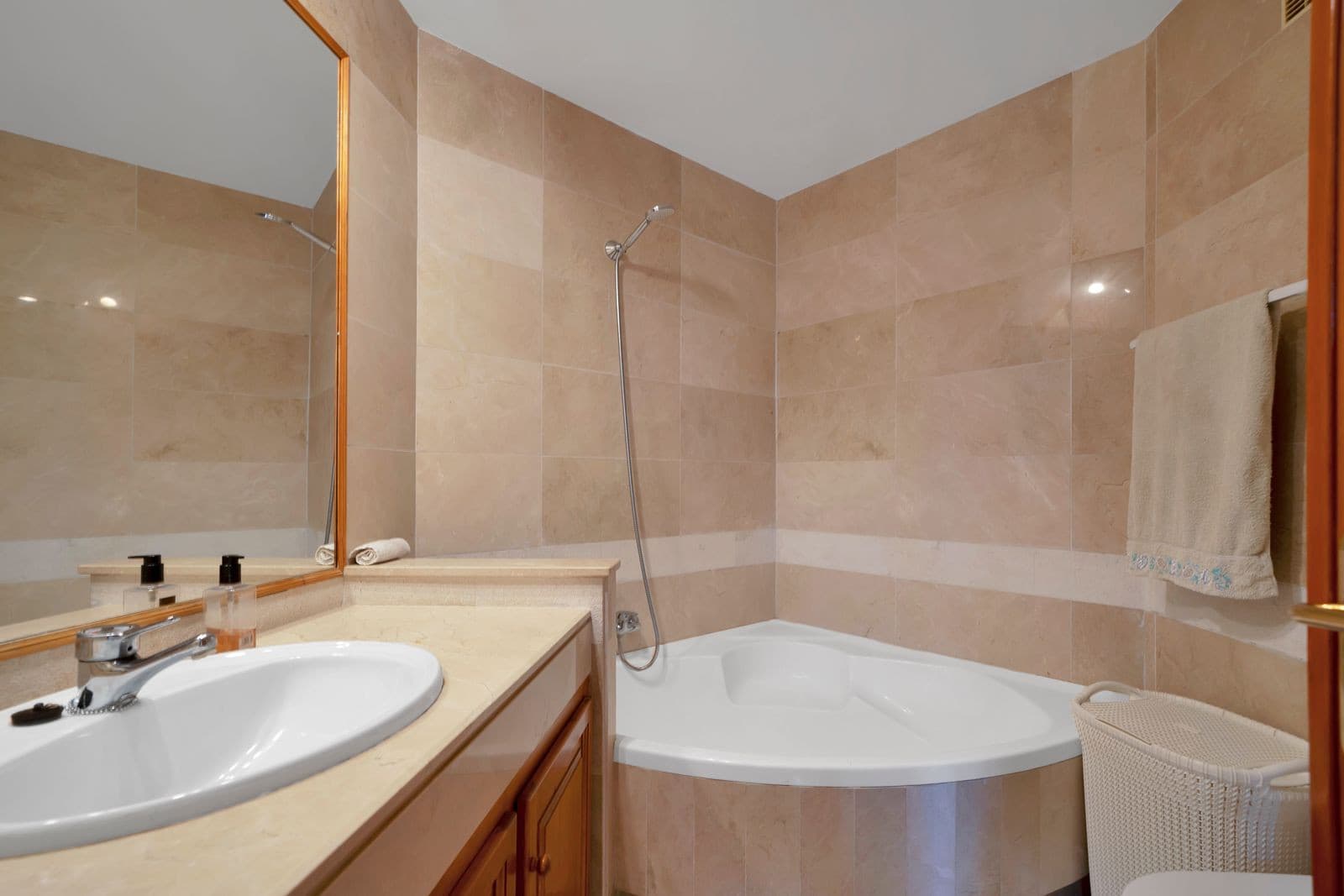 Recently renovated, west-facing middle-floor apartment within the exclusive gated community
