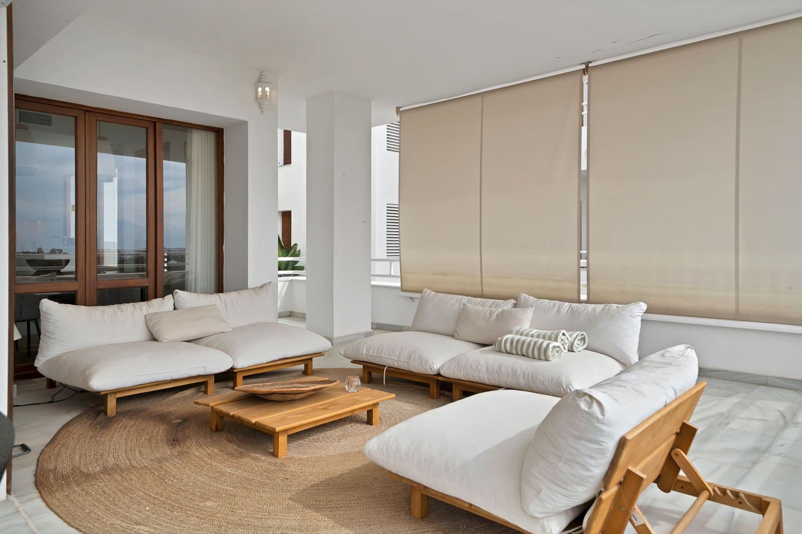 Recently renovated, west-facing middle-floor apartment within the exclusive gated community