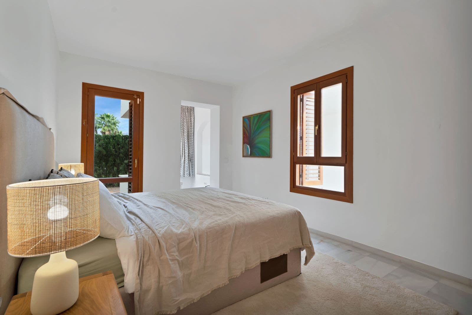 Recently renovated, west-facing middle-floor apartment within the exclusive gated community