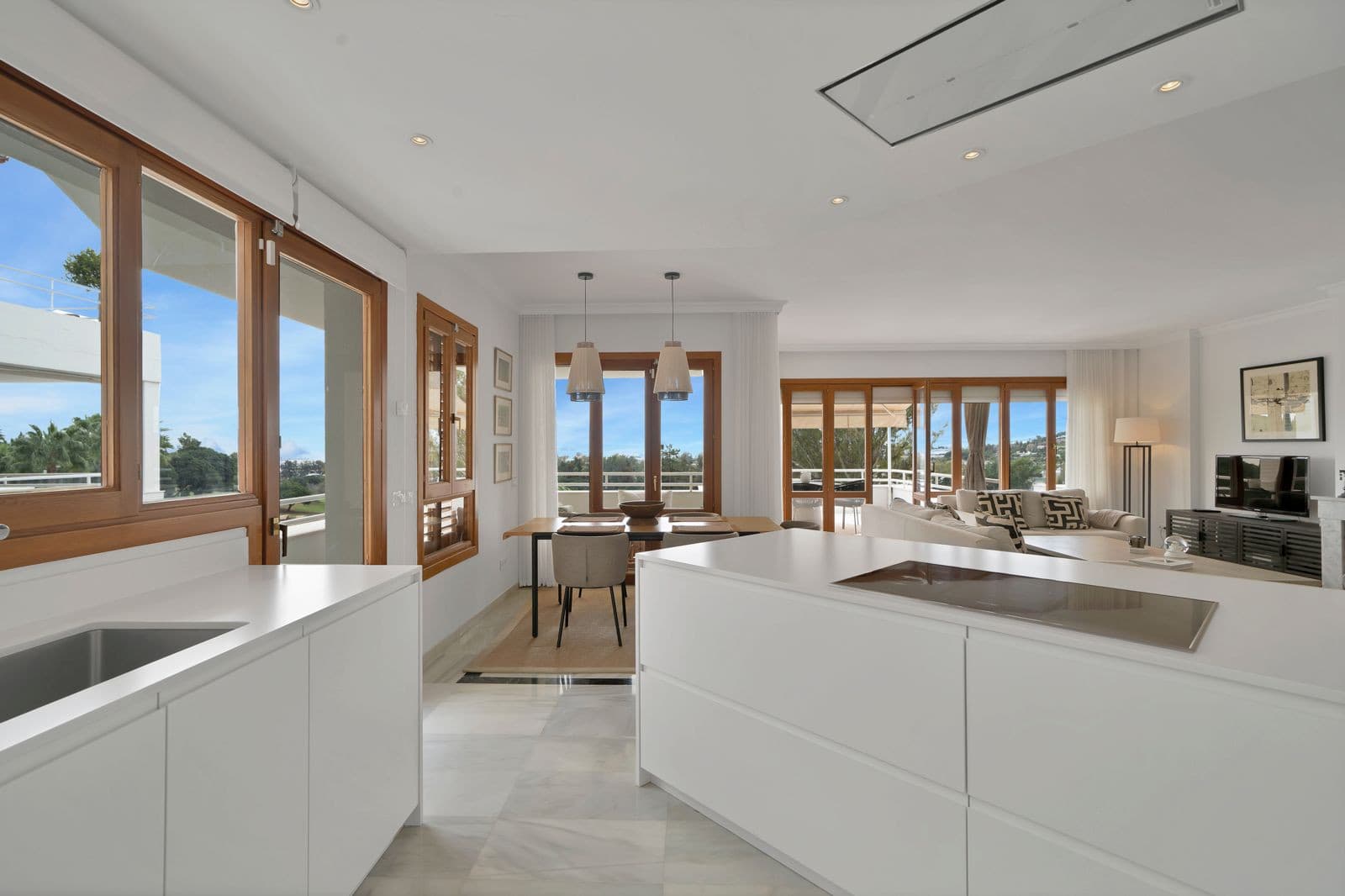 Recently renovated, west-facing middle-floor apartment within the exclusive gated community