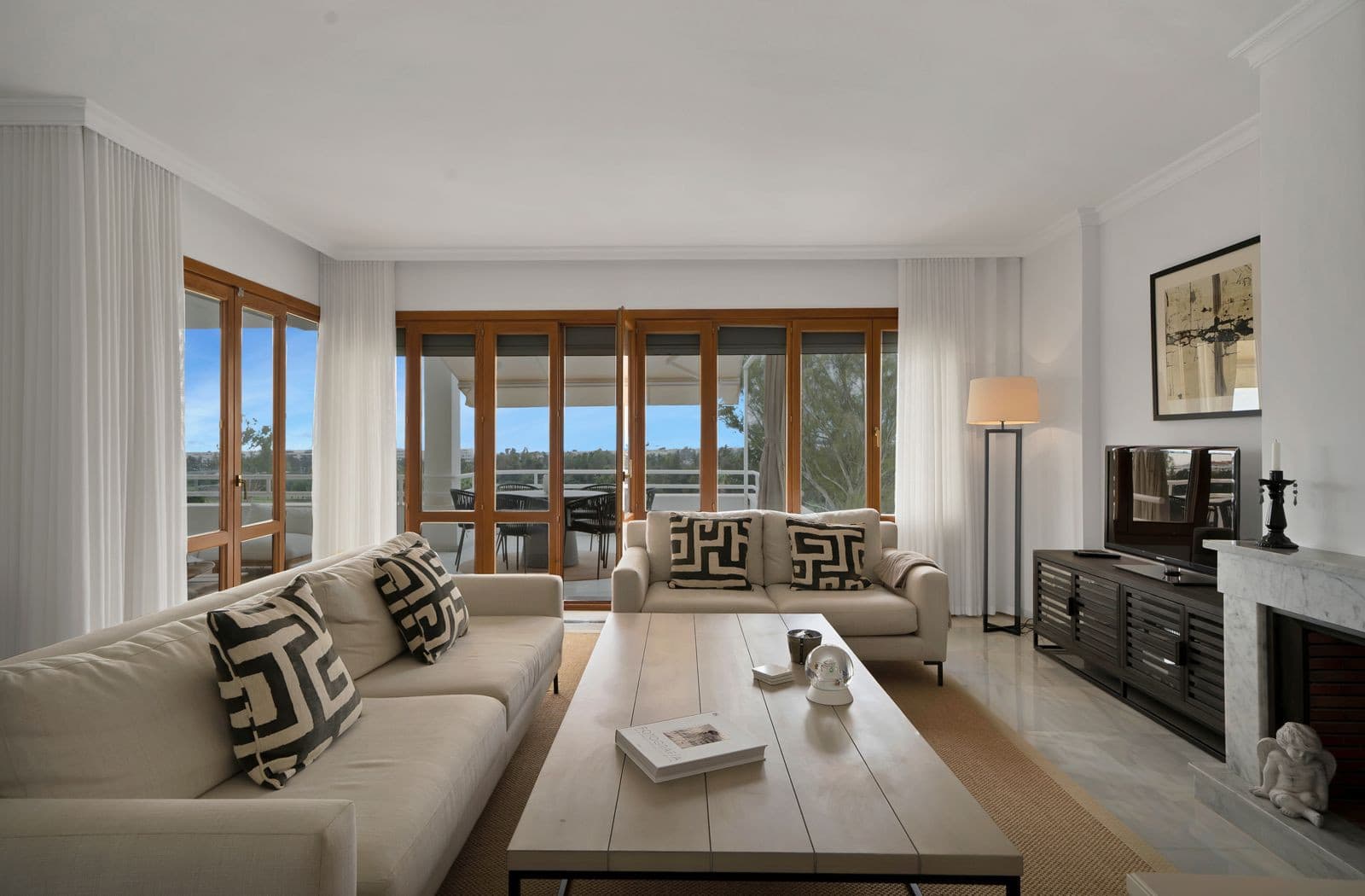 Recently renovated, west-facing middle-floor apartment within the exclusive gated community