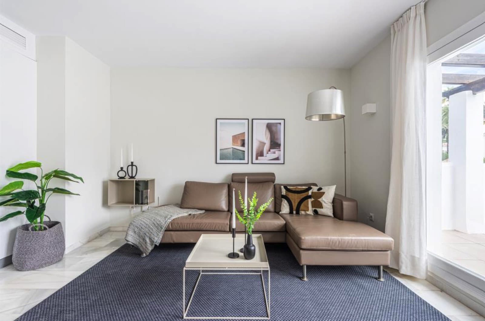 Spacious, light-filled two-bedroom penthouse in the exclusive Ivy Residence