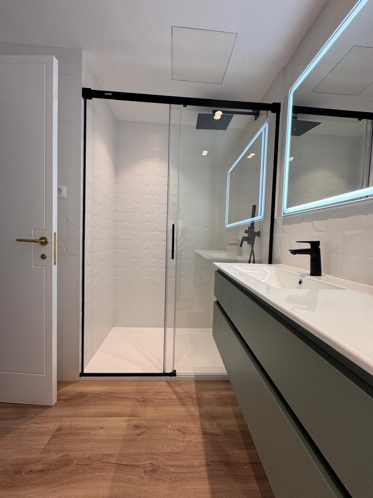 Fully Renovated Modern Apartment in Urbanización Las Petunias