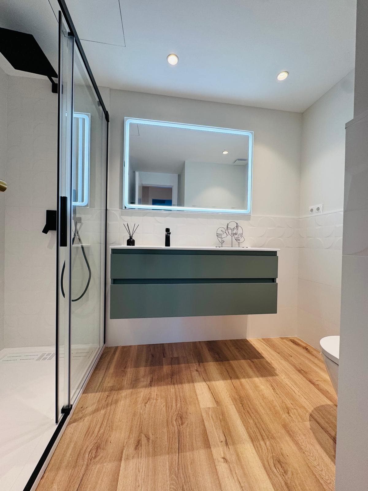 Fully Renovated Modern Apartment in Urbanización Las Petunias