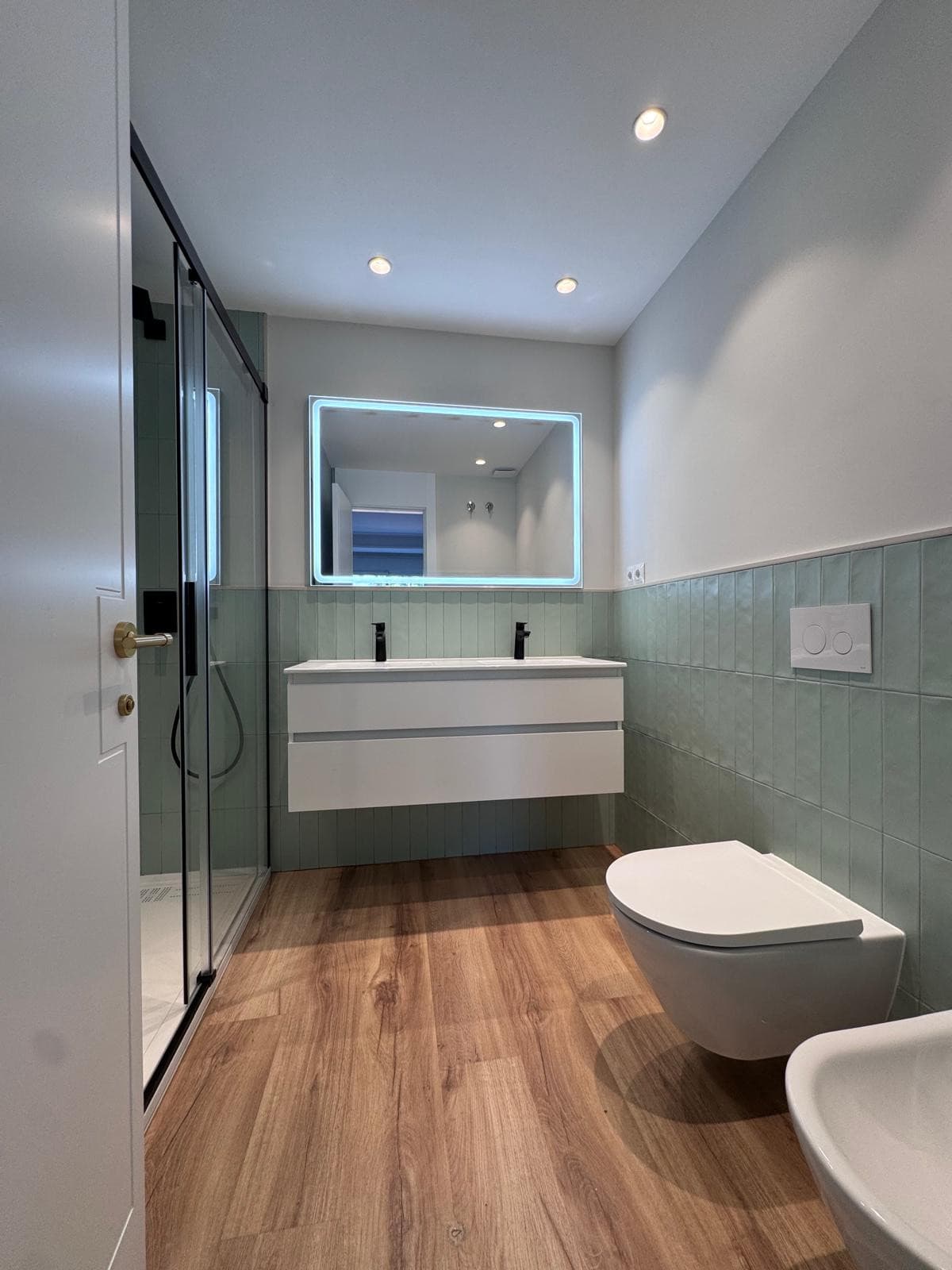Fully Renovated Modern Apartment in Urbanización Las Petunias