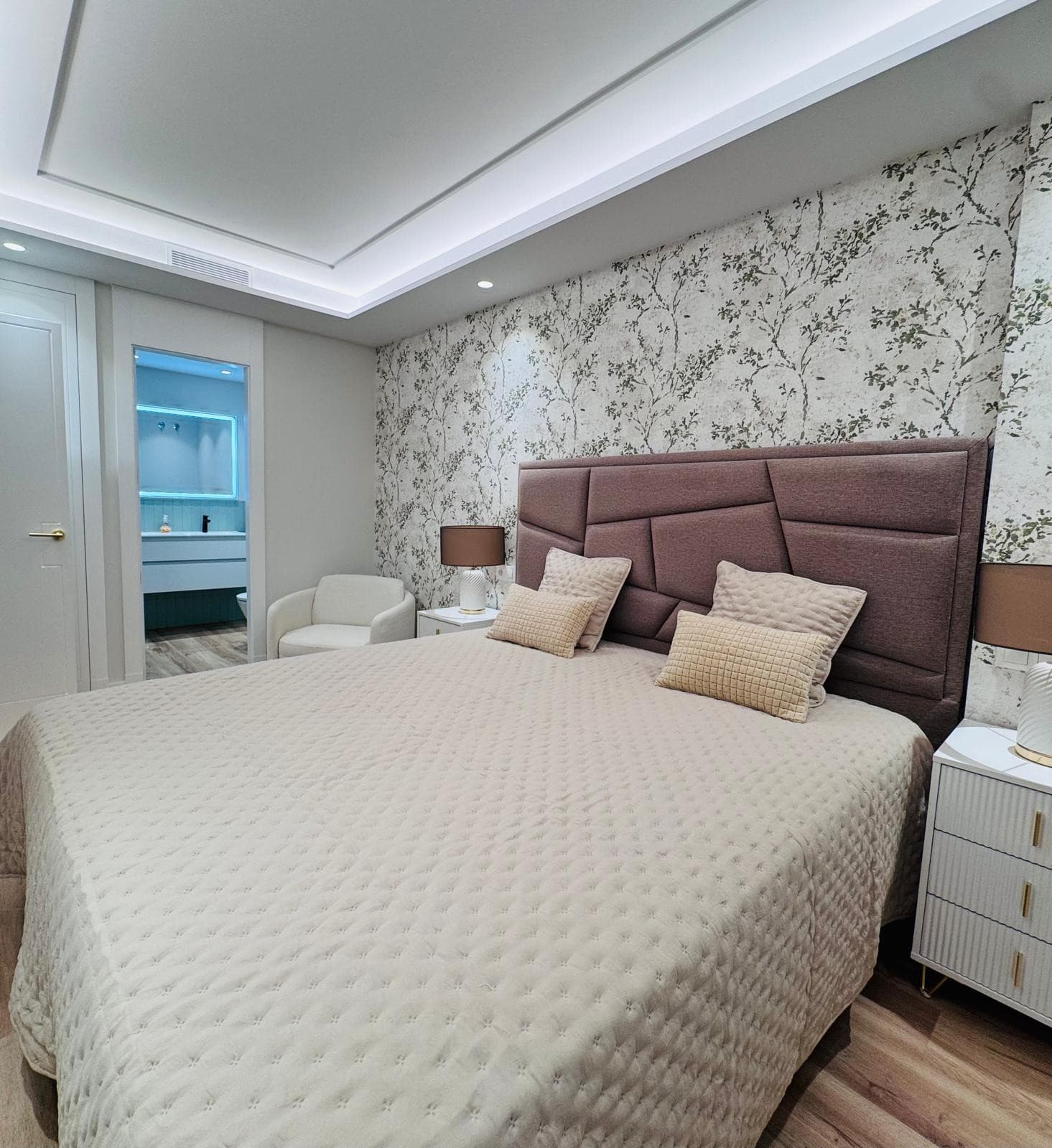 Fully Renovated Modern Apartment in Urbanización Las Petunias
