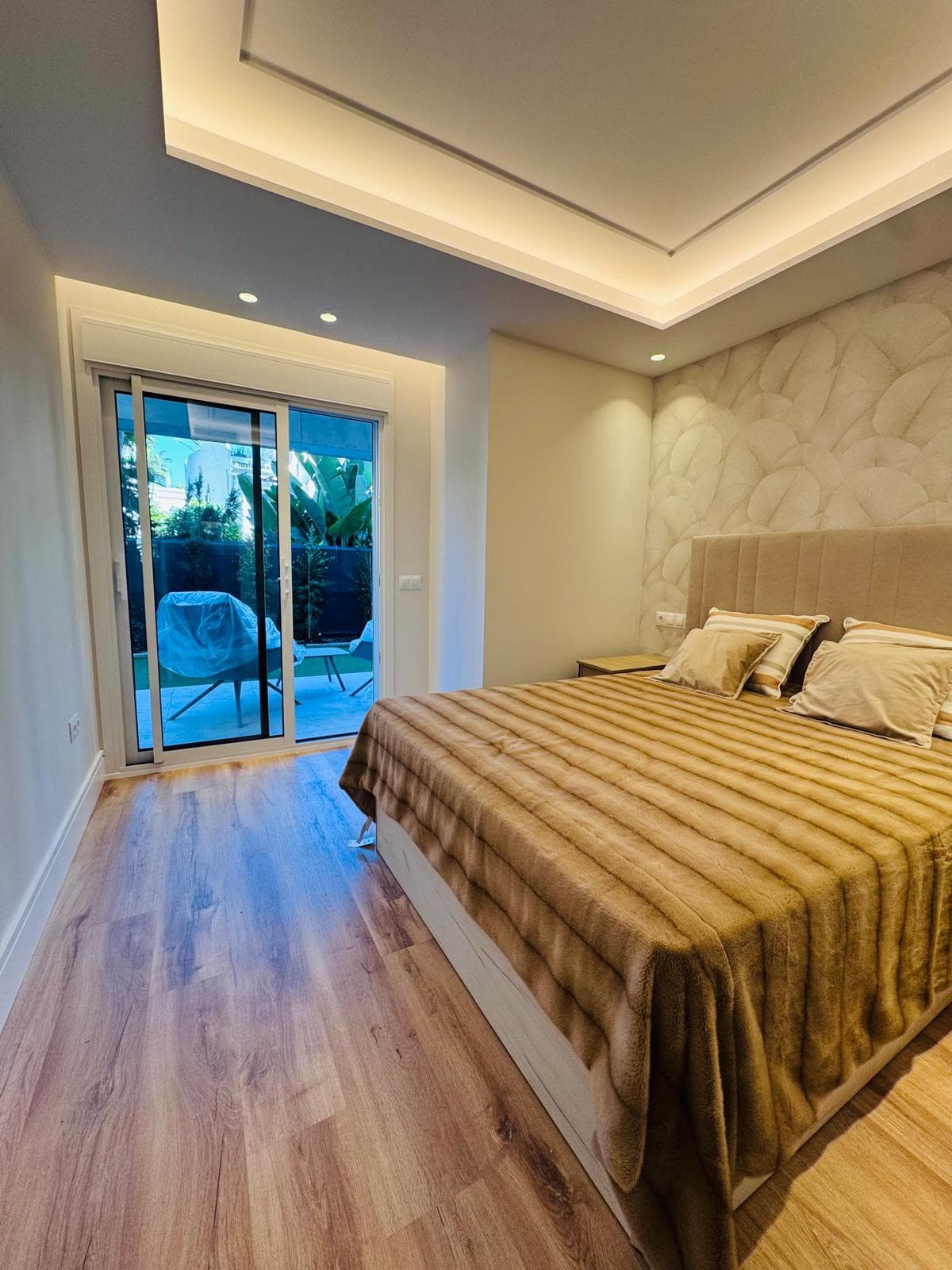Fully Renovated Modern Apartment in Urbanización Las Petunias