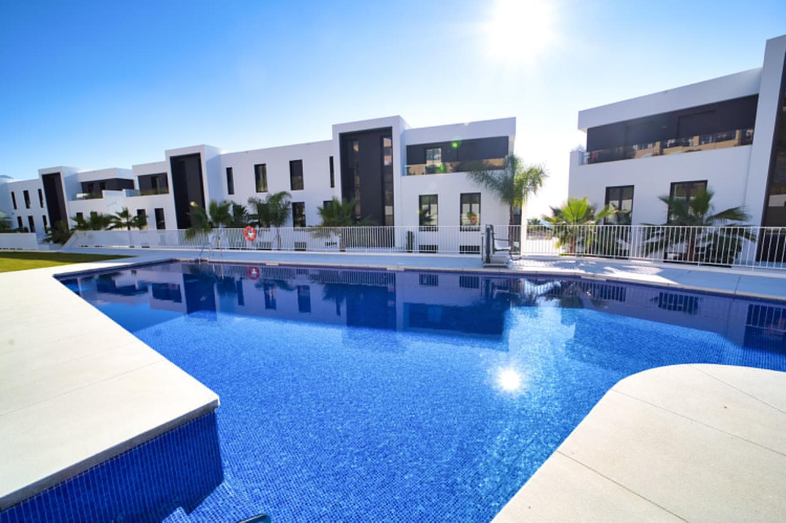 Estupendo apartamento de nueva construcción a la venta y alquiler en Nueva Andalucía, Costa del Sol