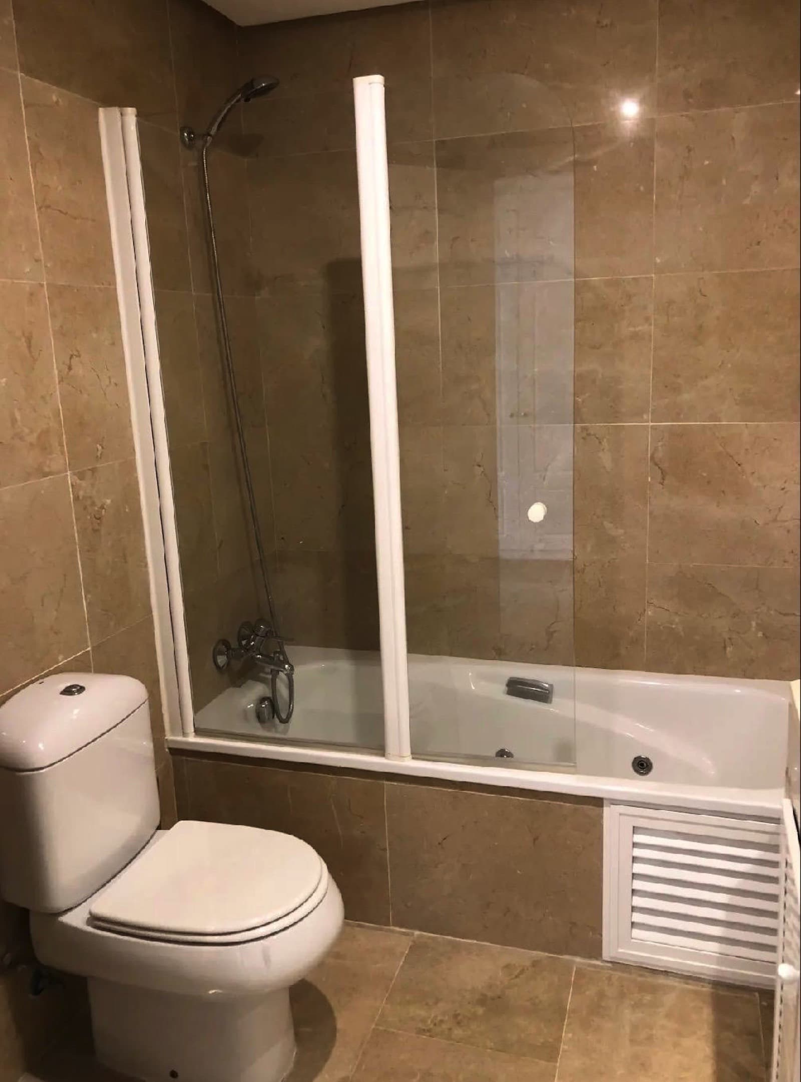 Magnífico Apartamento en Primera Línea de Playa con Vistas al Mar