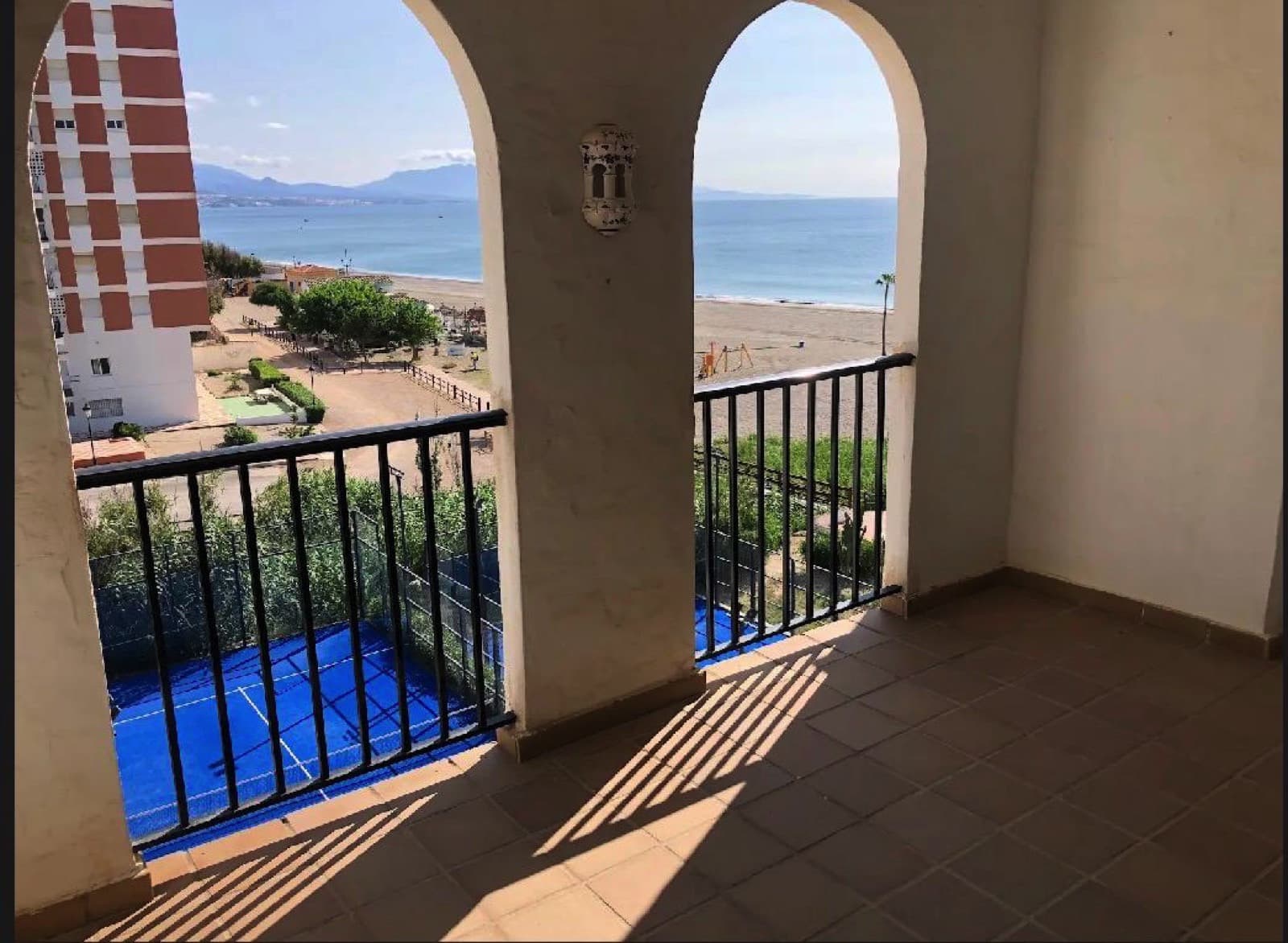 Magnífico Apartamento en Primera Línea de Playa con Vistas al Mar