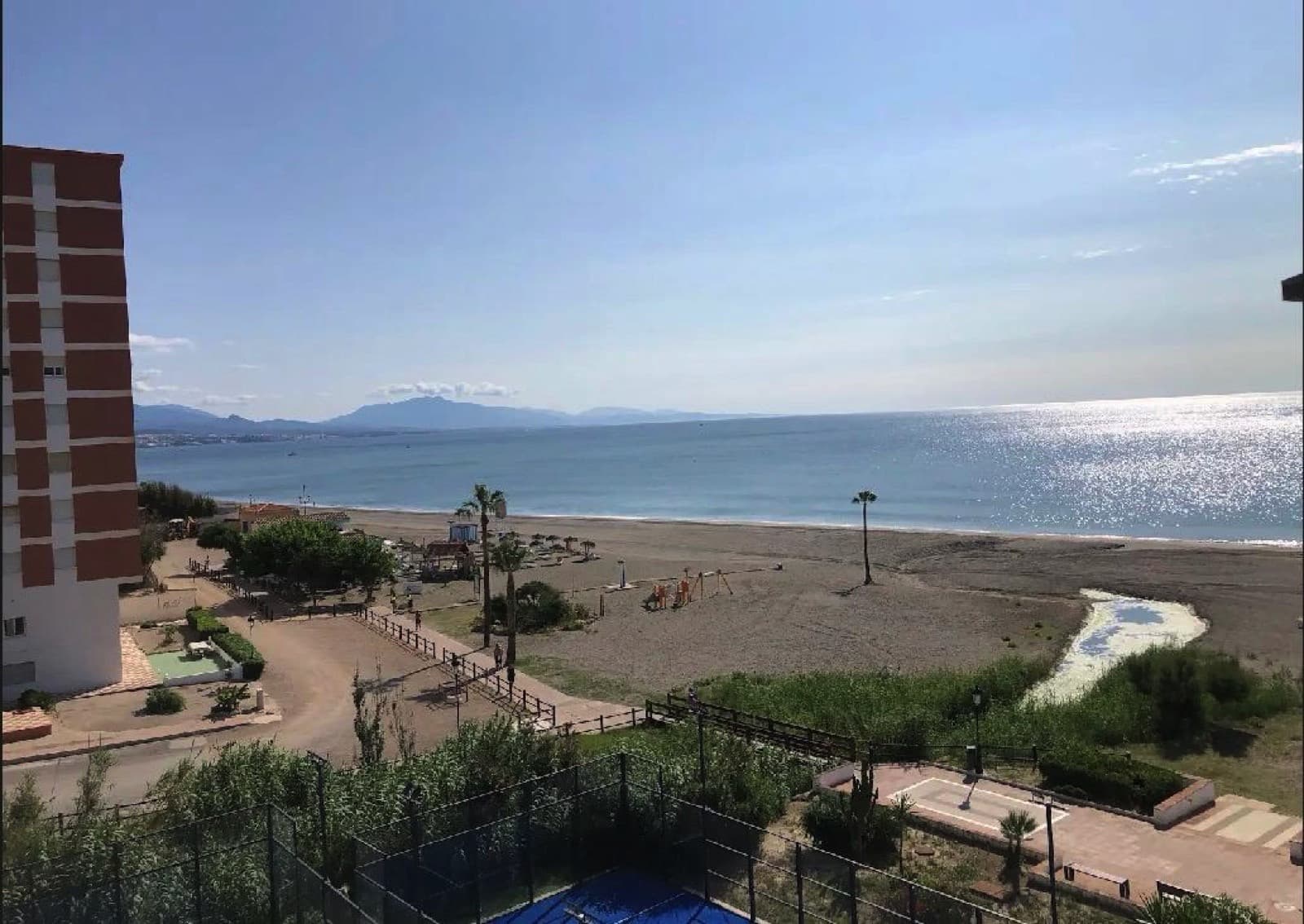 Magnífico Apartamento en Primera Línea de Playa con Vistas al Mar