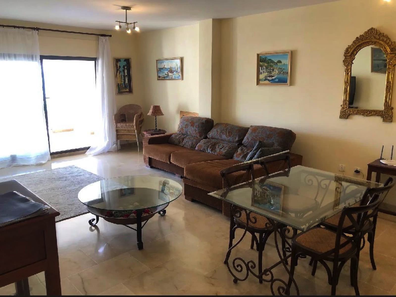 Magnífico Apartamento en Primera Línea de Playa con Vistas al Mar