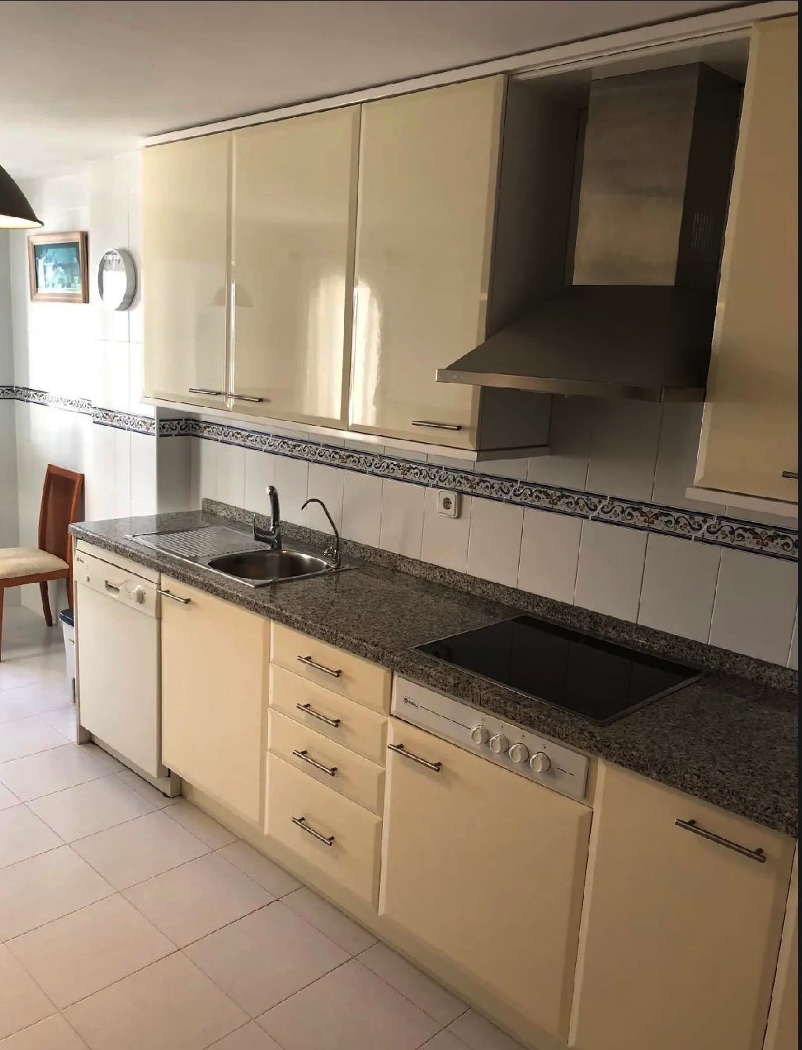 Magnífico Apartamento en Primera Línea de Playa con Vistas al Mar