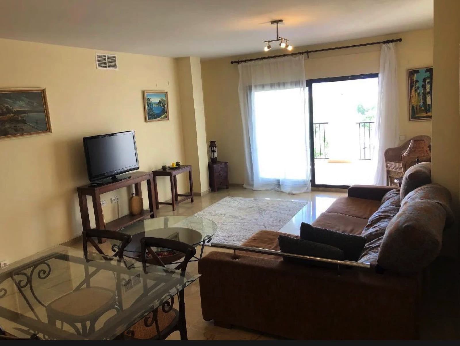 Magnífico Apartamento en Primera Línea de Playa con Vistas al Mar