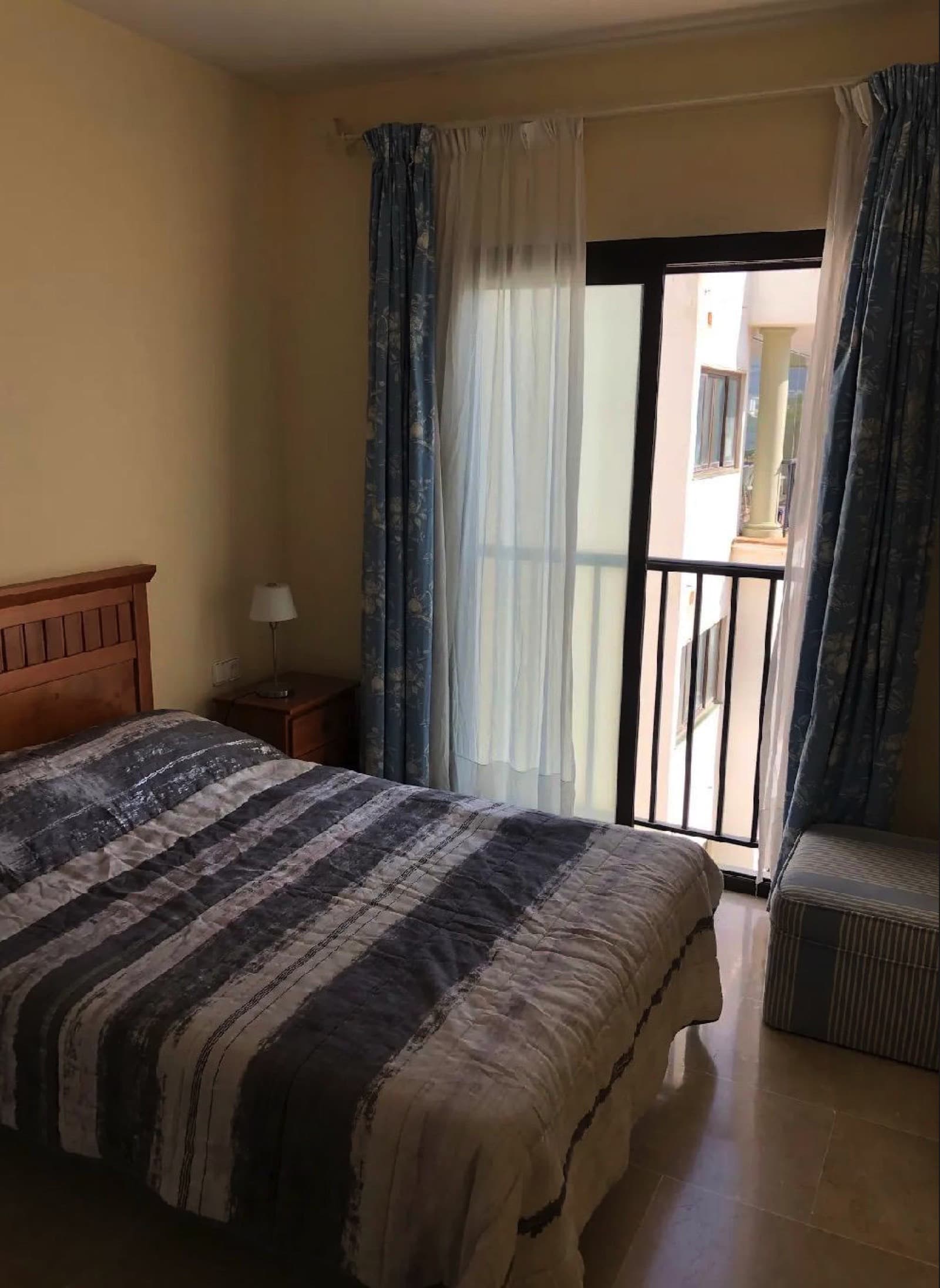 Magnífico Apartamento en Primera Línea de Playa con Vistas al Mar