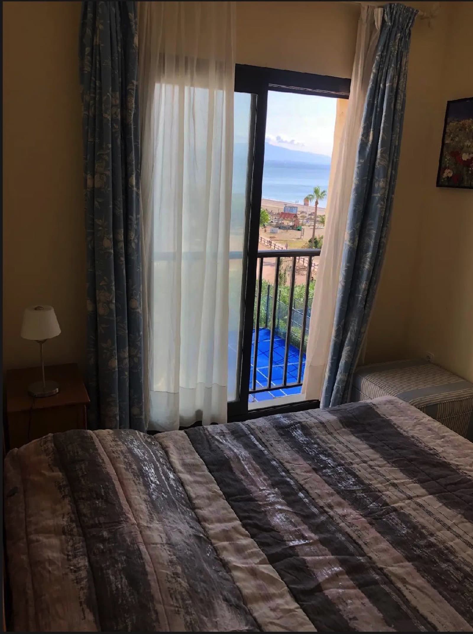 Magnífico Apartamento en Primera Línea de Playa con Vistas al Mar