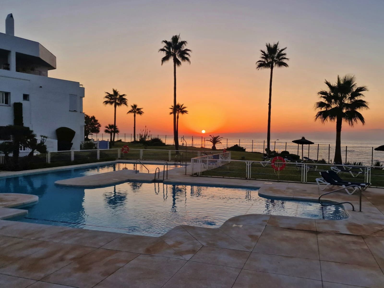 Exclusivo Chalet Pareado Orientado al Sur con Vistas Panorámicas al Mar