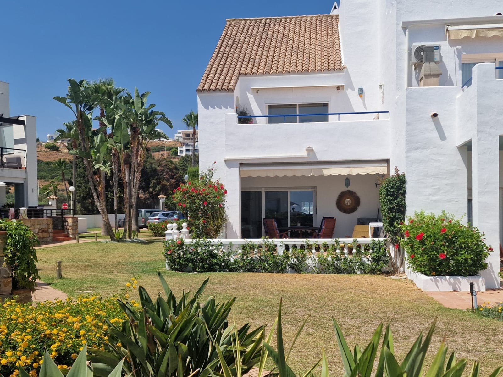 Exclusivo Chalet Pareado Orientado al Sur con Vistas Panorámicas al Mar