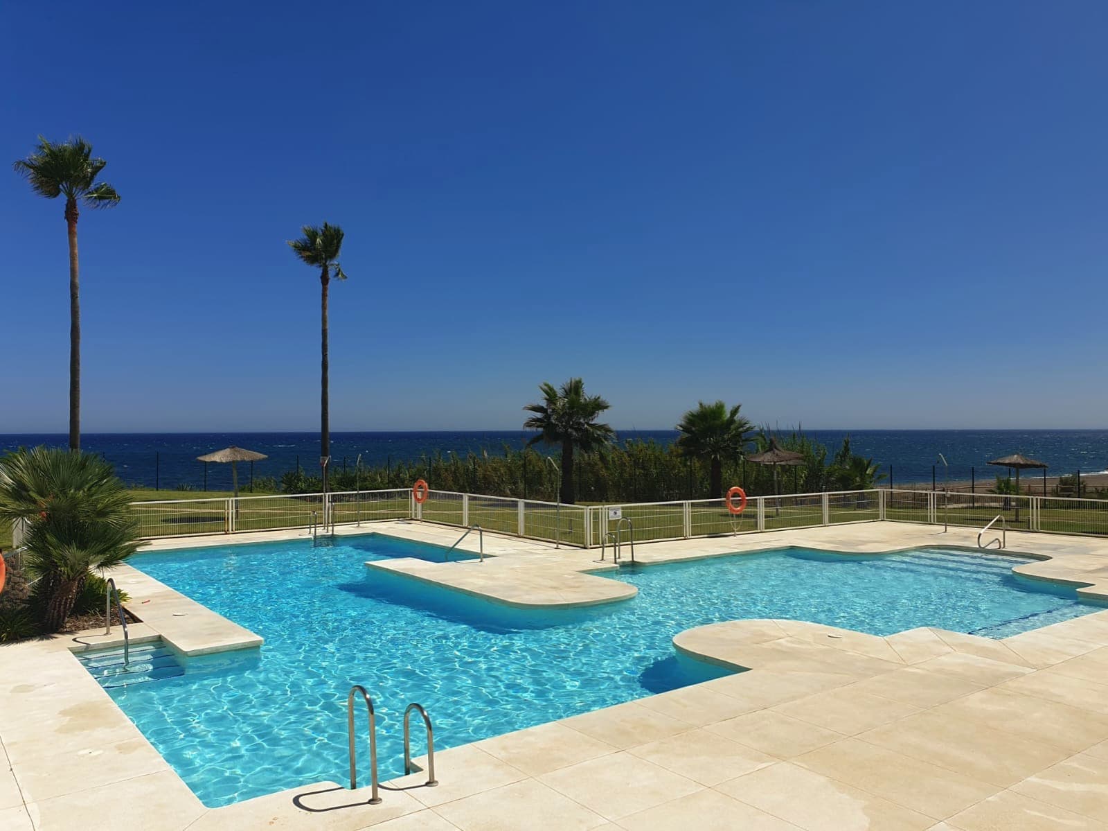 Exclusivo Chalet Pareado Orientado al Sur con Vistas Panorámicas al Mar