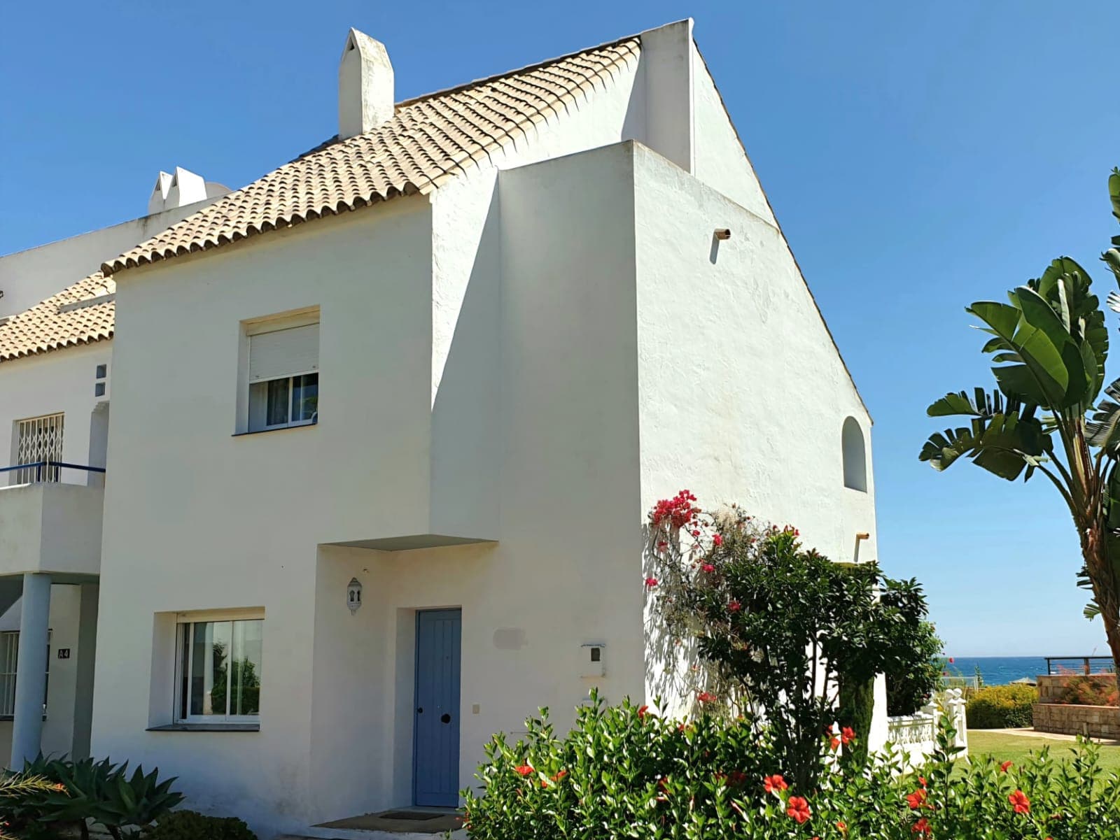 Exclusivo Chalet Pareado Orientado al Sur con Vistas Panorámicas al Mar