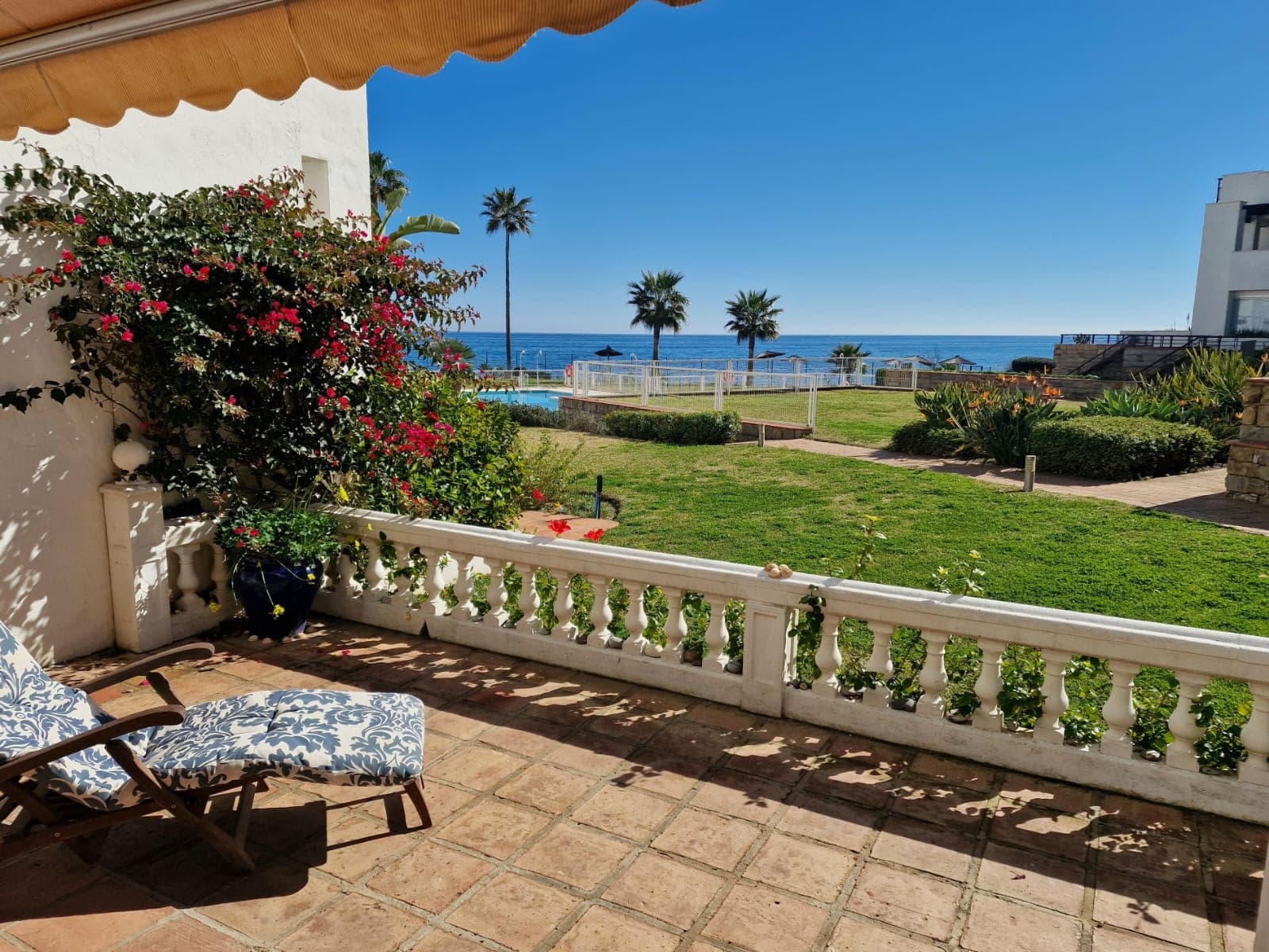 Exclusivo Chalet Pareado Orientado al Sur con Vistas Panorámicas al Mar