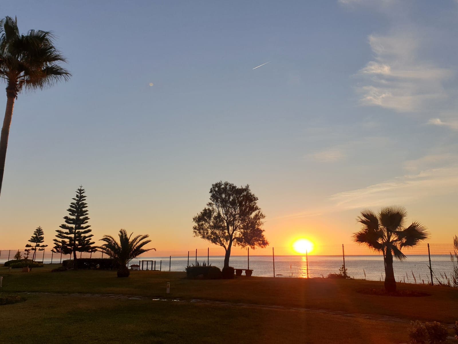Exclusivo Chalet Pareado Orientado al Sur con Vistas Panorámicas al Mar