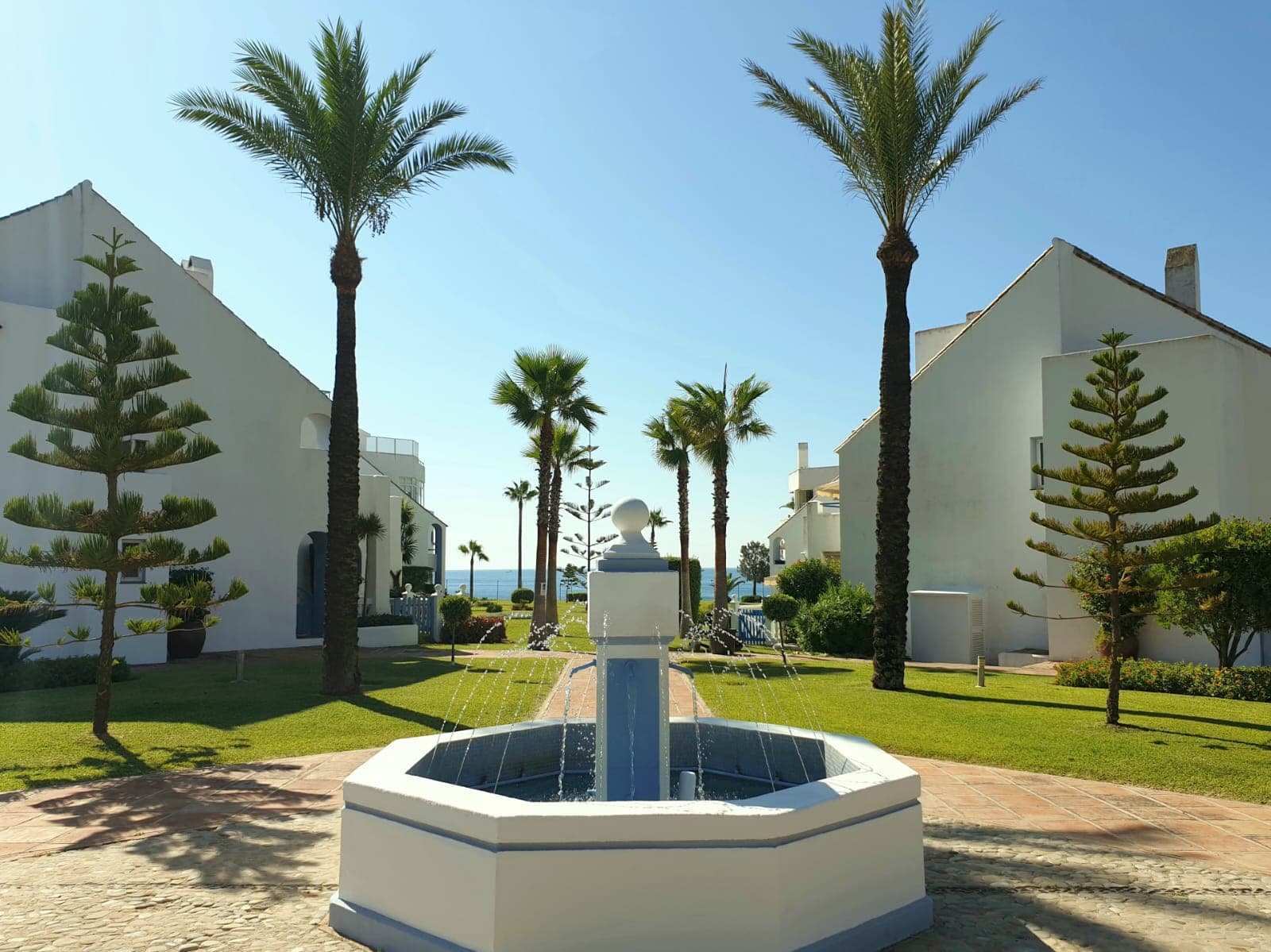 Exclusivo Chalet Pareado Orientado al Sur con Vistas Panorámicas al Mar