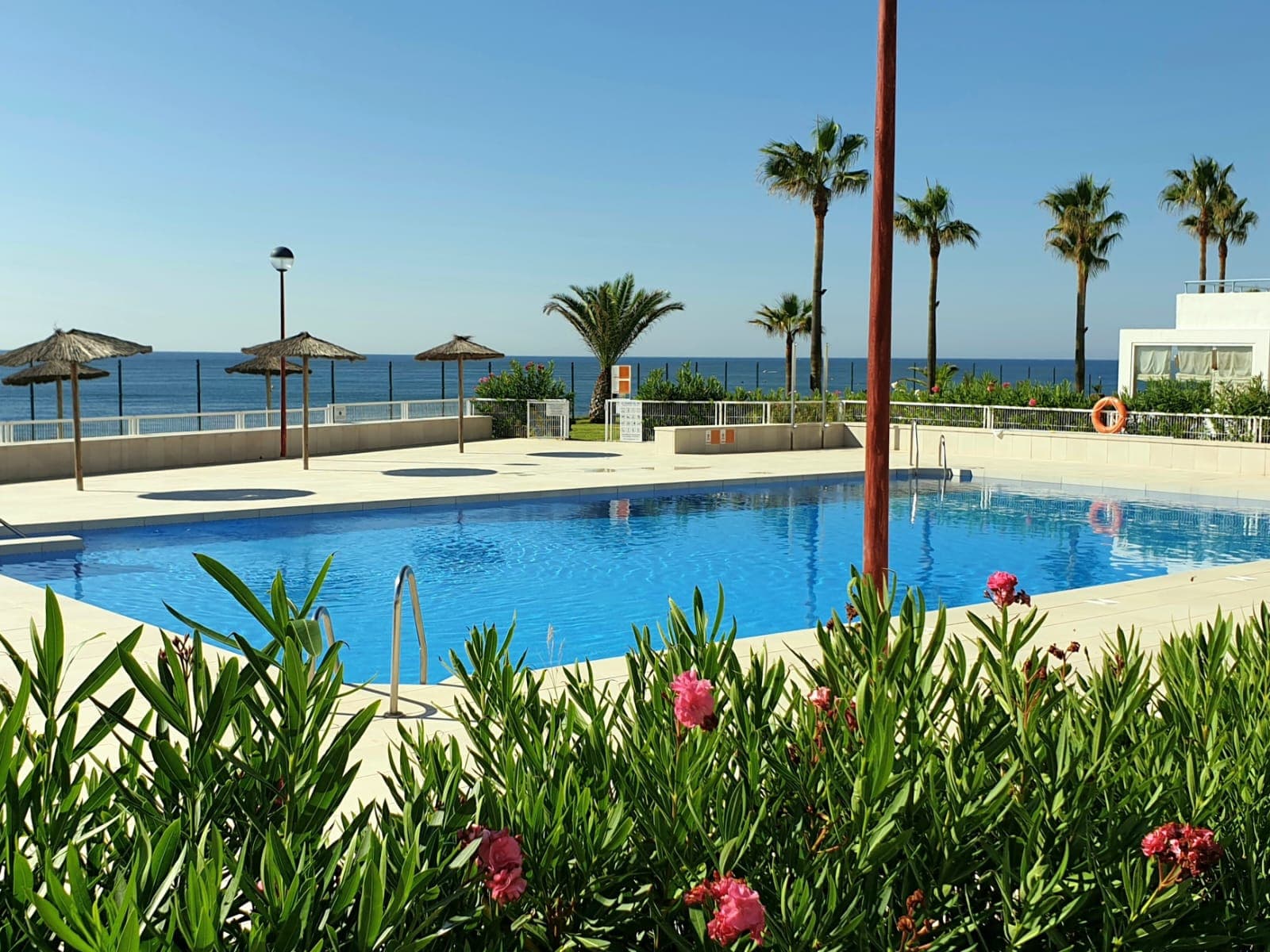 Exclusivo Chalet Pareado Orientado al Sur con Vistas Panorámicas al Mar