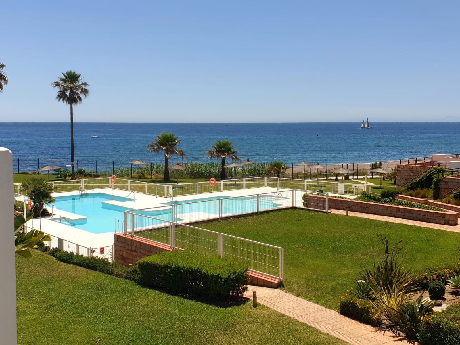 Exclusivo Chalet Pareado Orientado al Sur con Vistas Panorámicas al Mar