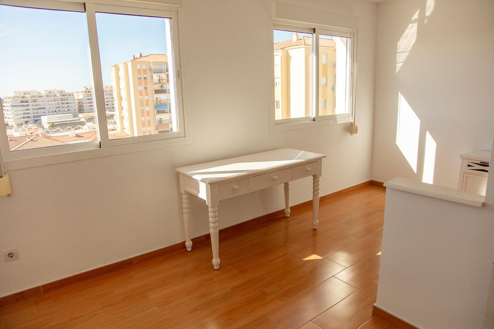 Espléndido Piso Totalmente Reformado en Planta Alta con Vistas al Mar