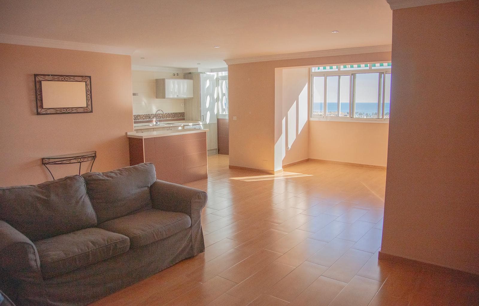 Espléndido Piso Totalmente Reformado en Planta Alta con Vistas al Mar