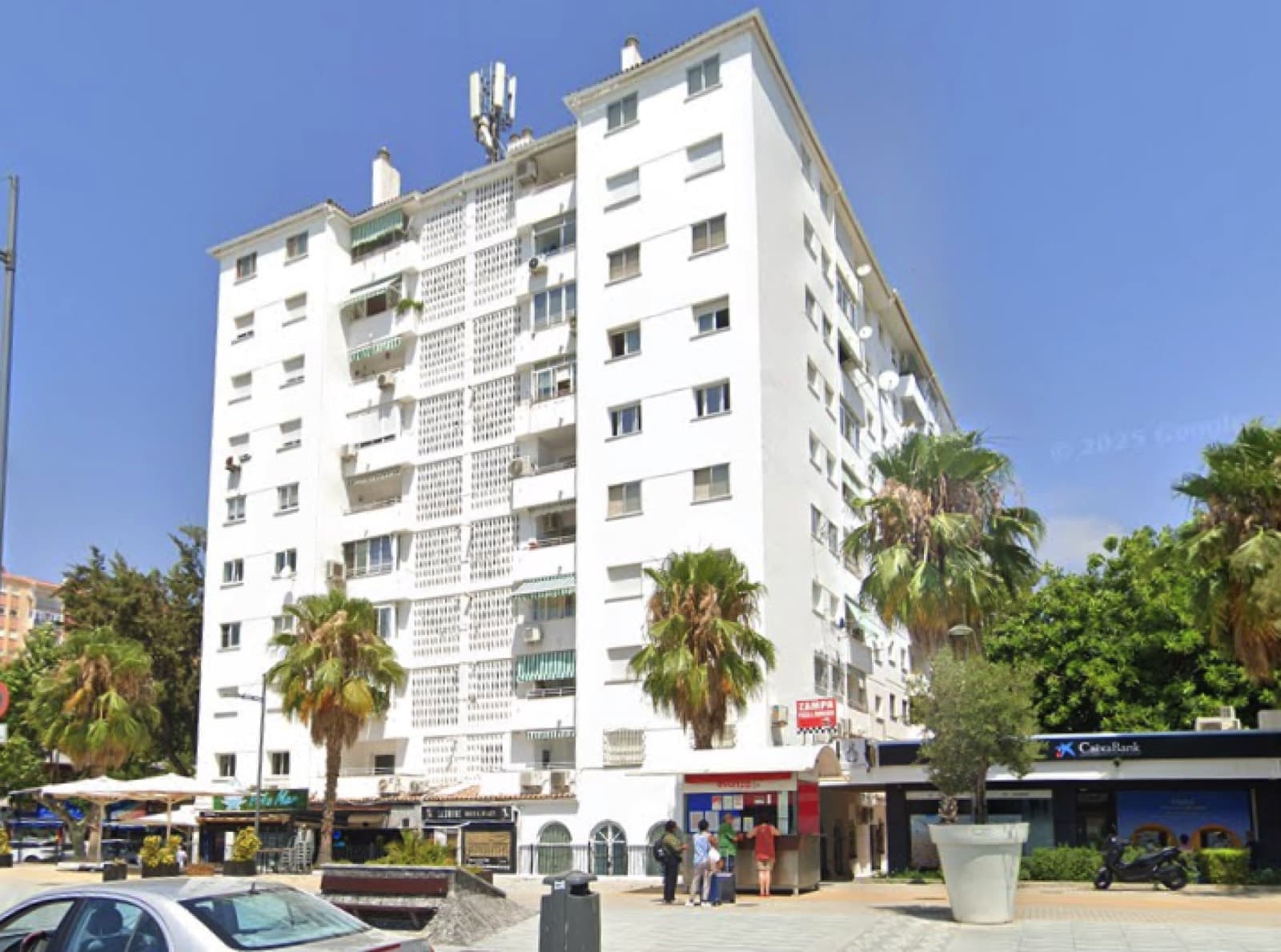 Stunning Fully Reformed High-Floor Apartment with Sea Views