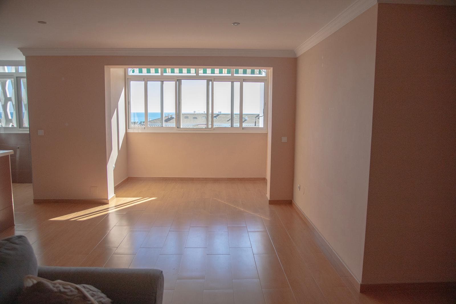 Espléndido Piso Totalmente Reformado en Planta Alta con Vistas al Mar