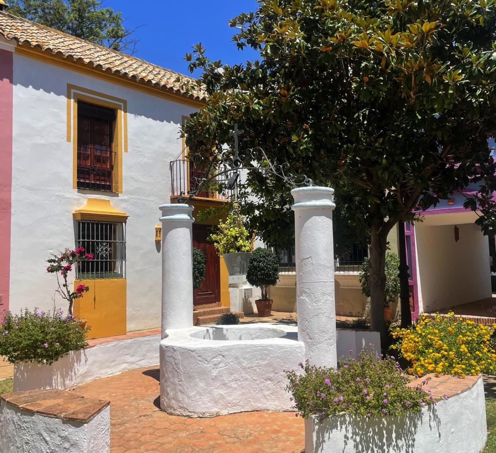 Fully Furnished Turnkey Renovated Townhouse