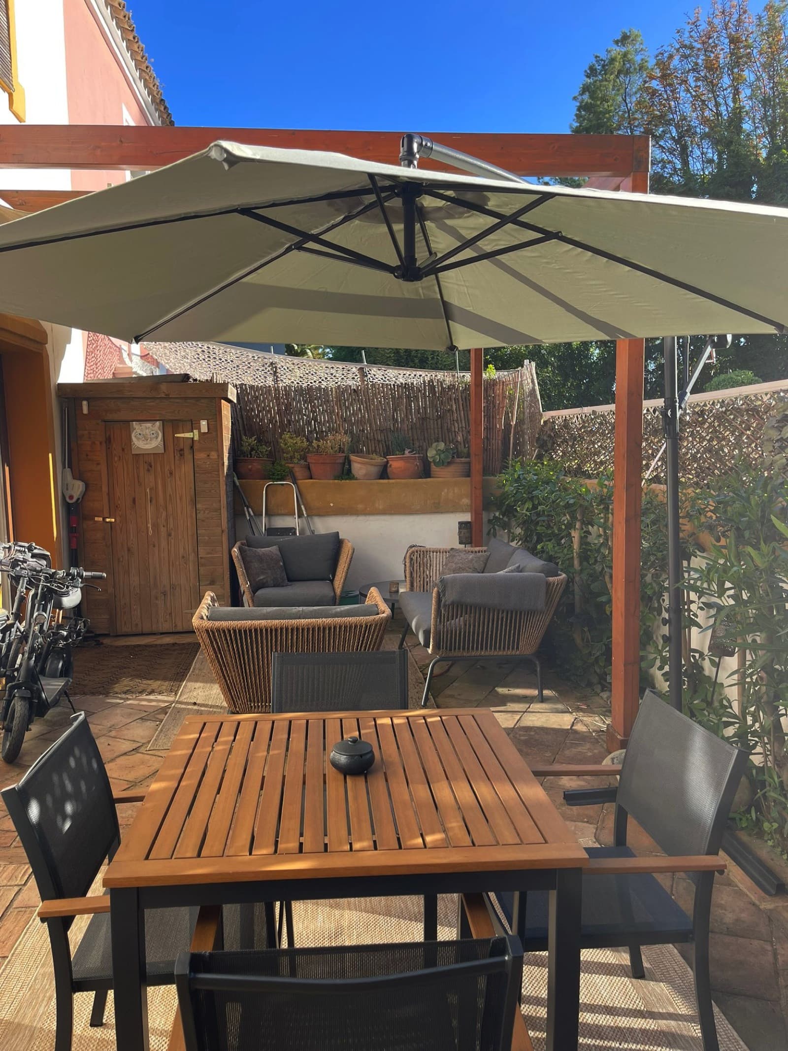 Fully Furnished Turnkey Renovated Townhouse